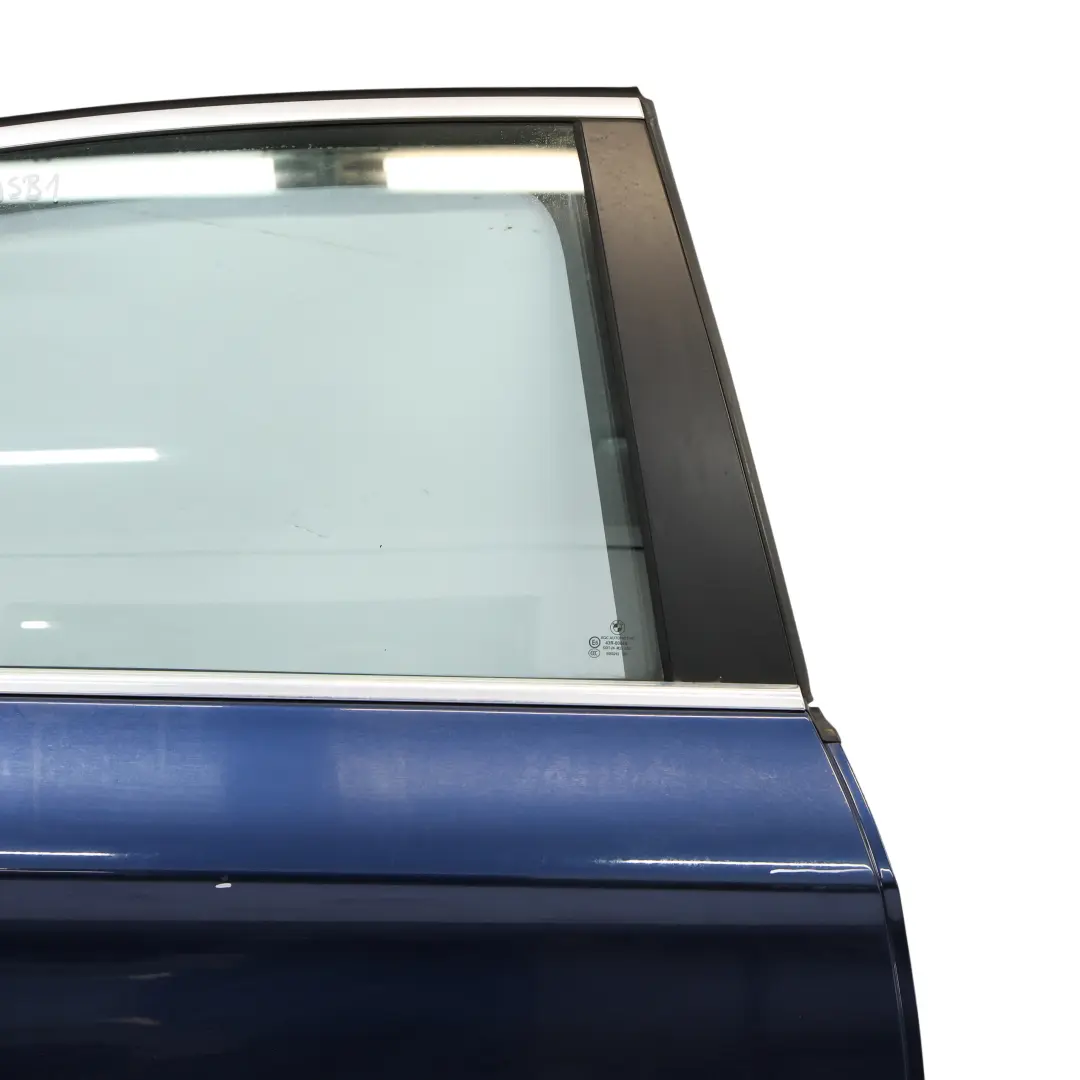 Porta Posteriore Destra Tiefseeblau Deep Sea Blue Metallic - A76 per BMW F10 con numero di parte 7206114 BMW F10 Porta Posteriore Destra Tiefseeblau Deep Sea Blue Metallic - A76 - SKU 7206114-DSB1 - Numero di parte 7206114