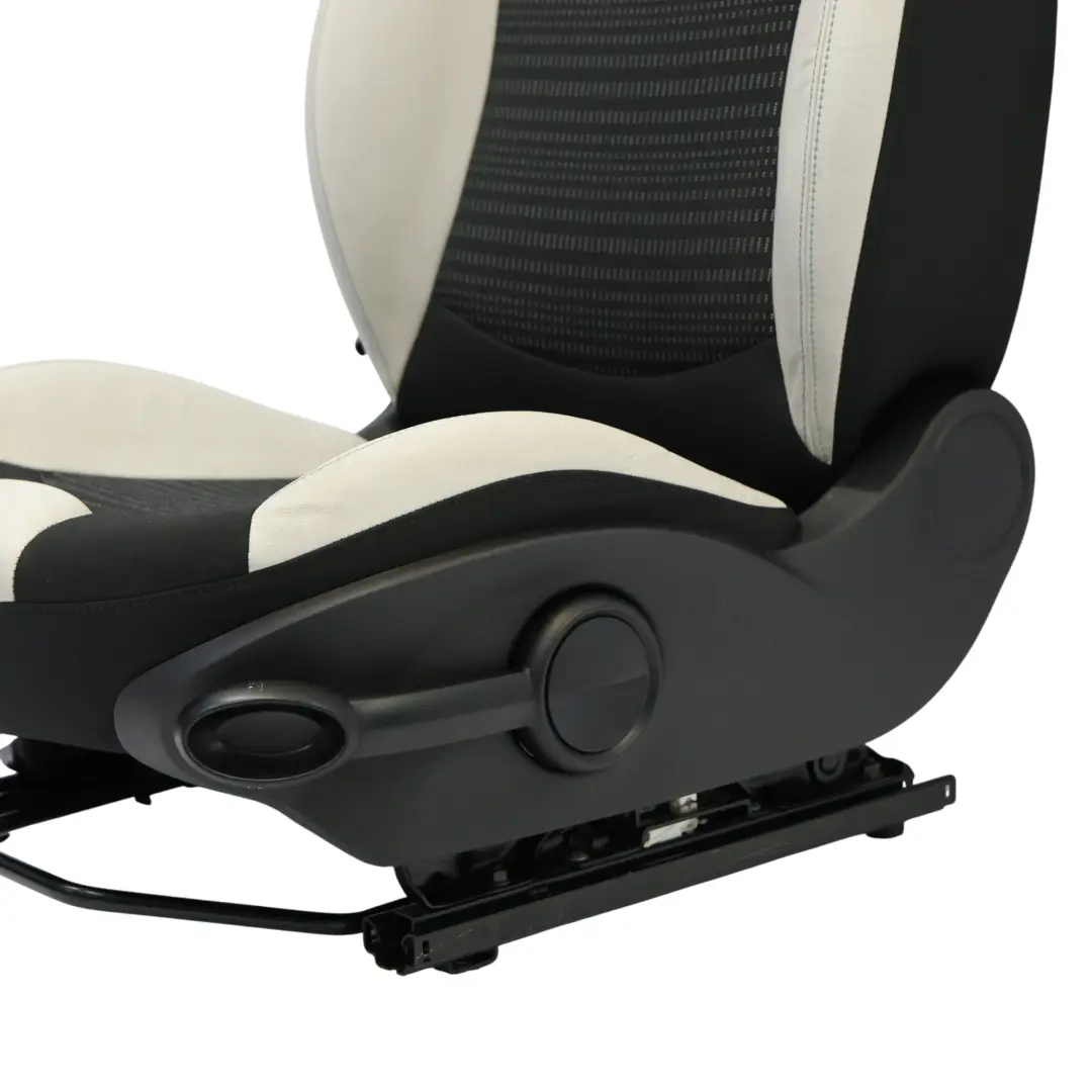 Sedile Anteriore Sport Tessuto Pelle Tech Bianco Interno Sinistro per Mini R56 con numero di parte 7240984 Mini R56 Sedile Anteriore Sport Tessuto Pelle Tech Bianco Interno Sinistro - SKU 7240983-1 - Numero di parte 7240984