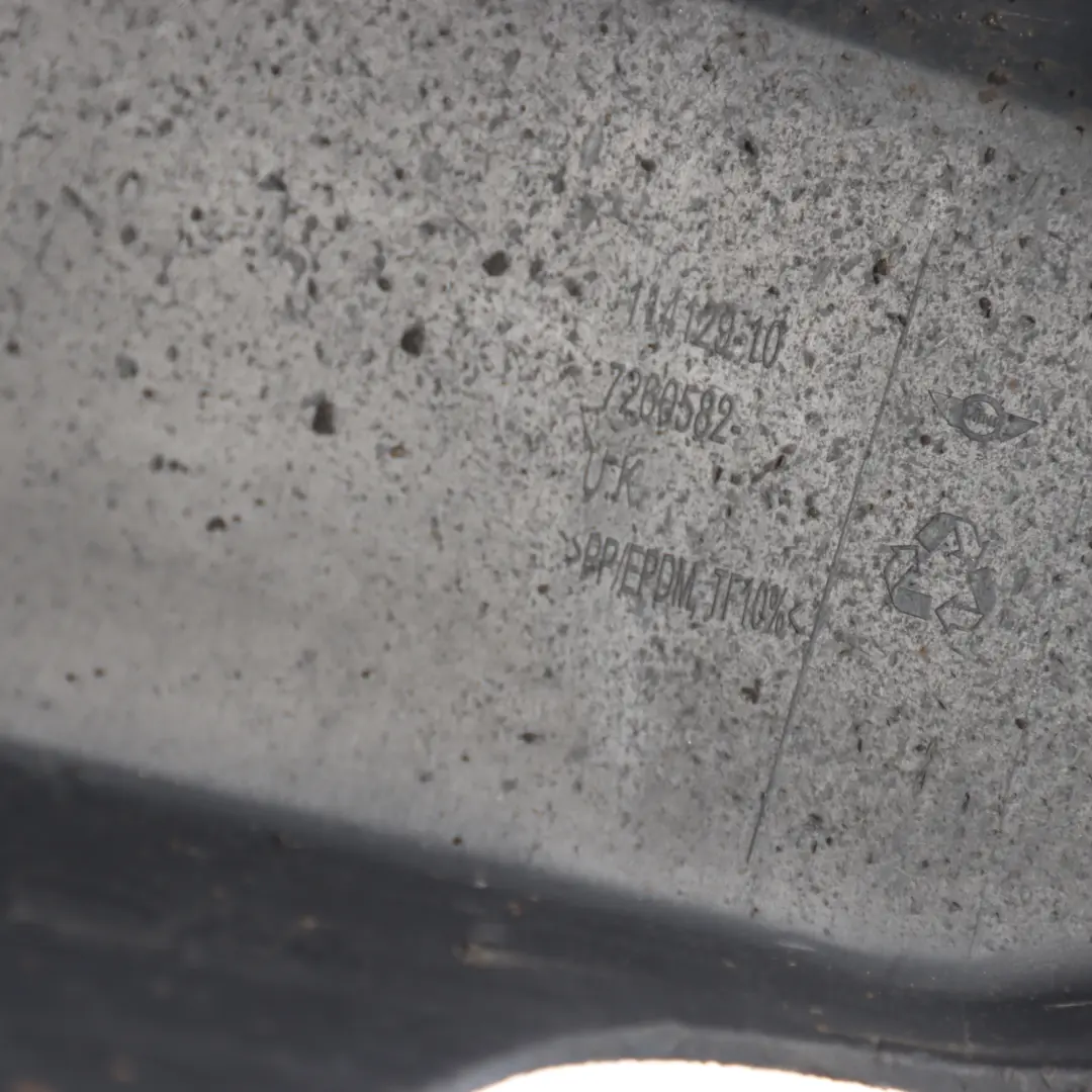 Listwa Środkowa Tylnego Zderzaka Czarna do Mini Cooper R56 LCI R58 R59 o numerze 7260582 Mini Cooper R56 LCI R58 R59 Listwa Środkowa Tylnego Zderzaka Czarna - SKU 7260582 - Numer Części 7260582