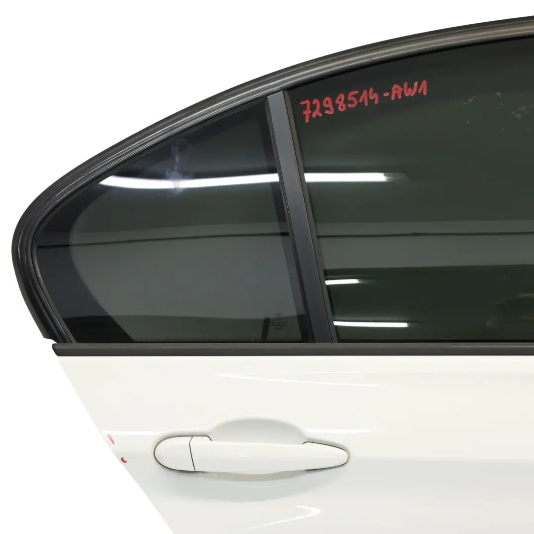 Porta posteriore destra Alpinweiss 3 Alpine White - 300 per BMW F30 con numero di parte 7298514 BMW F30 Porta posteriore destra Alpinweiss 3 Alpine White - 300 - SKU 7298514-AW1 - Numero di parte 7298514