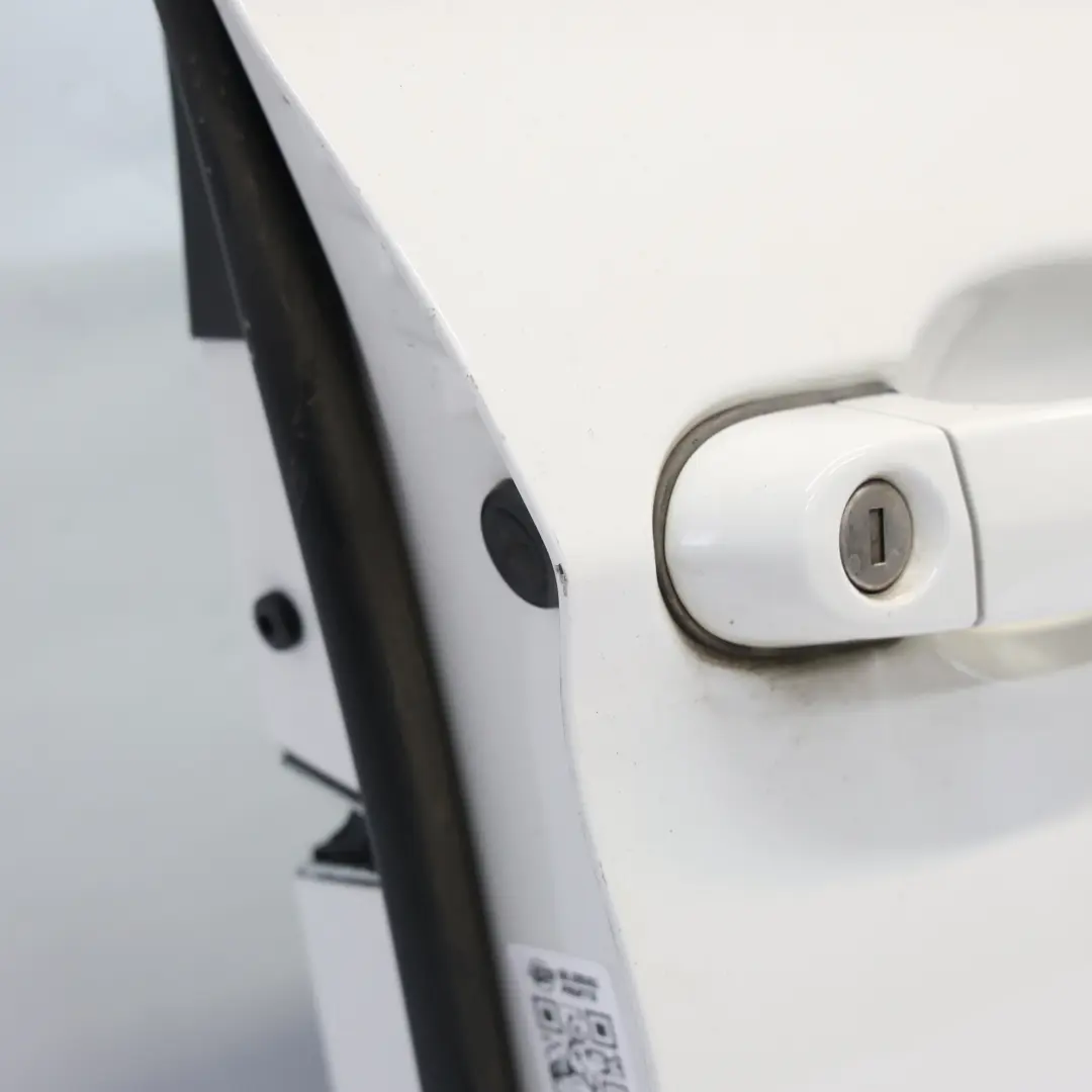 Porta anteriore destra Alpinweiss Alpine White 3 - 300 per BMW F30 F31 con numero di parte 7298566 BMW F30 F31 Porta anteriore destra Alpinweiss Alpine White 3 - 300 - SKU 7298566-AW1 - Numero di parte 7298566