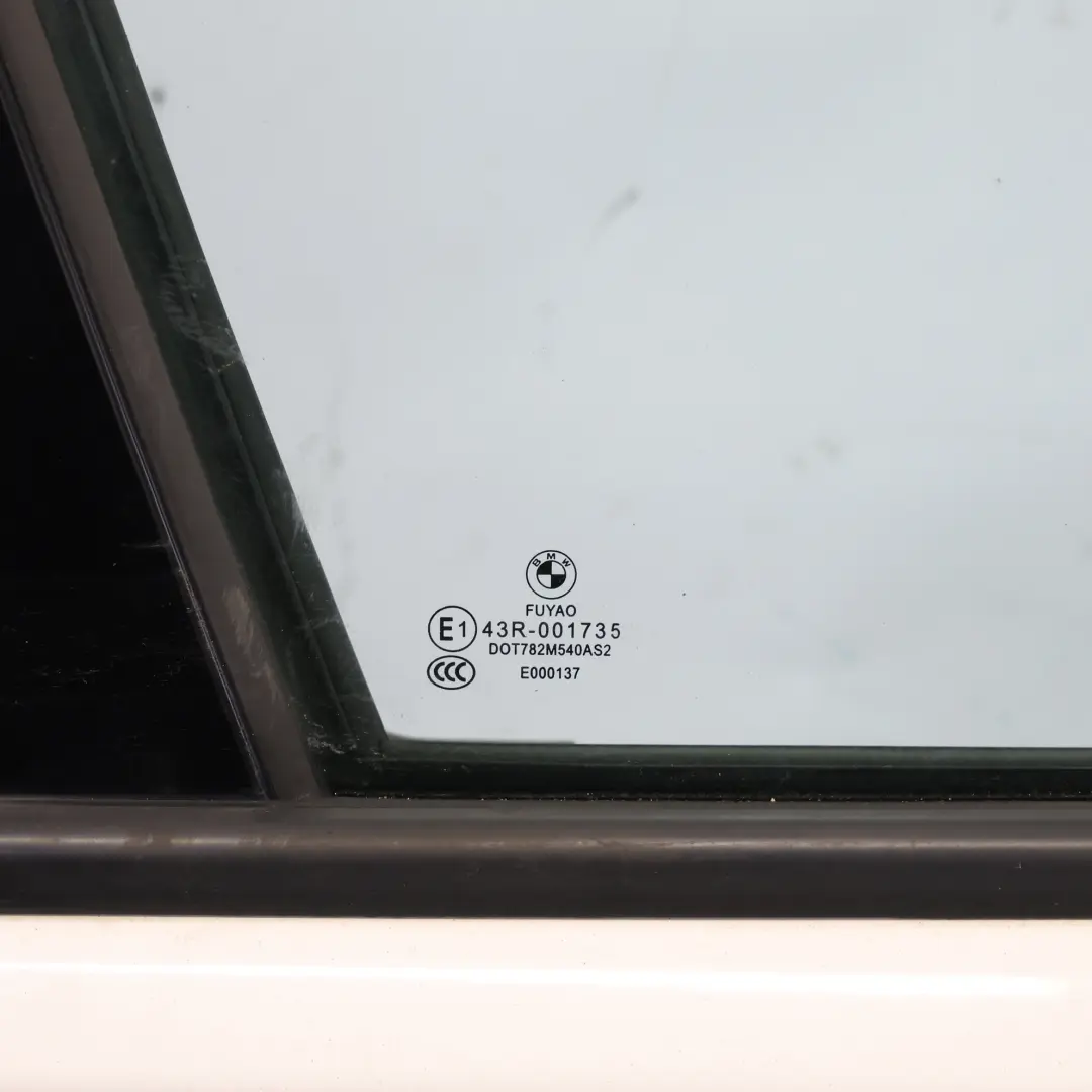 Puerta Delantera Derecha Alpinweiss Alpine White 3 - 300 para BMW F30 F31 con número de pieza 7298566 BMW F30 F31 Puerta Delantera Derecha Alpinweiss Alpine White 3 - 300 - SKU 7298566-AW1 - Número de pieza 7298566