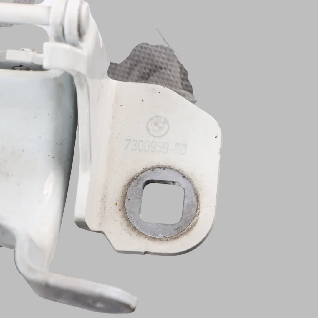 Folding Top Roof Flap Hinge Left N/S Mineral White - A96 to BMW F23 Convertible with Part number 7300959 BMW F23 Convertible Folding Top Roof Flap Hinge Left N/S Mineral White - A96 - SKU 7300959-MW - Part number 7300959
