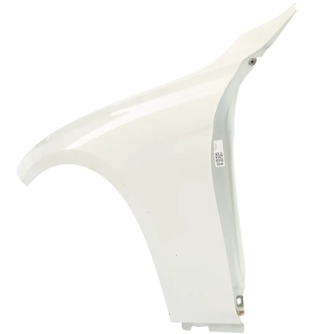 Pannello Laterale Parafango Anteriore Sinistro Alpinweiss 3 - 300 per BMW F30 F31 con numero di parte 7438439 BMW F30 F31 Pannello Laterale Parafango Anteriore Sinistro Alpinweiss 3 - 300 - SKU 7438439-AW3 - Numero di parte 7438439