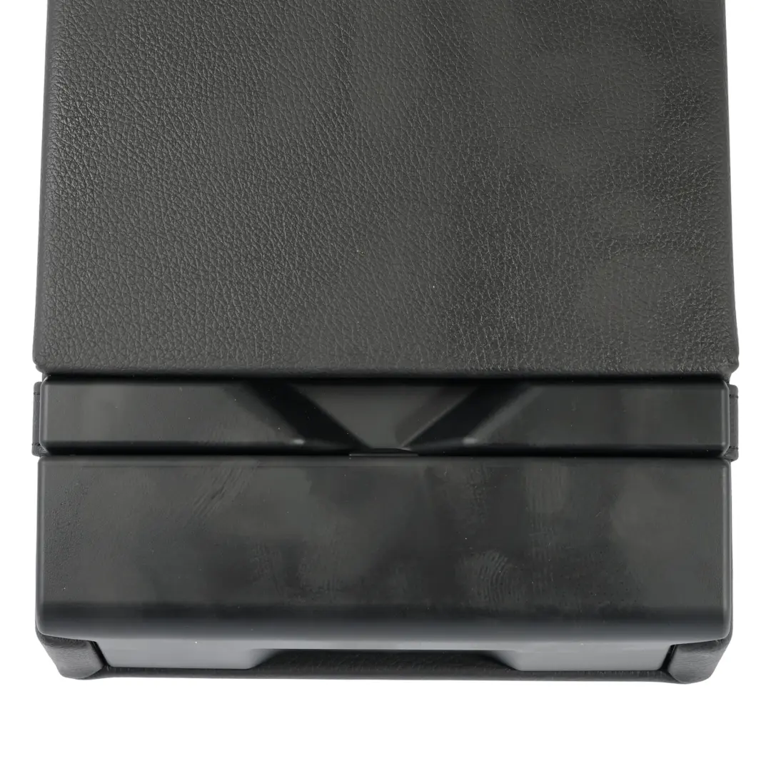 Bracciolo Portabicchieri Posteriore Centrale In Pelle per BMW G30 con numero di parte 7443115 BMW G30 Bracciolo Portabicchieri Posteriore Centrale In Pelle - SKU 7443115 - Numero di parte 7443115