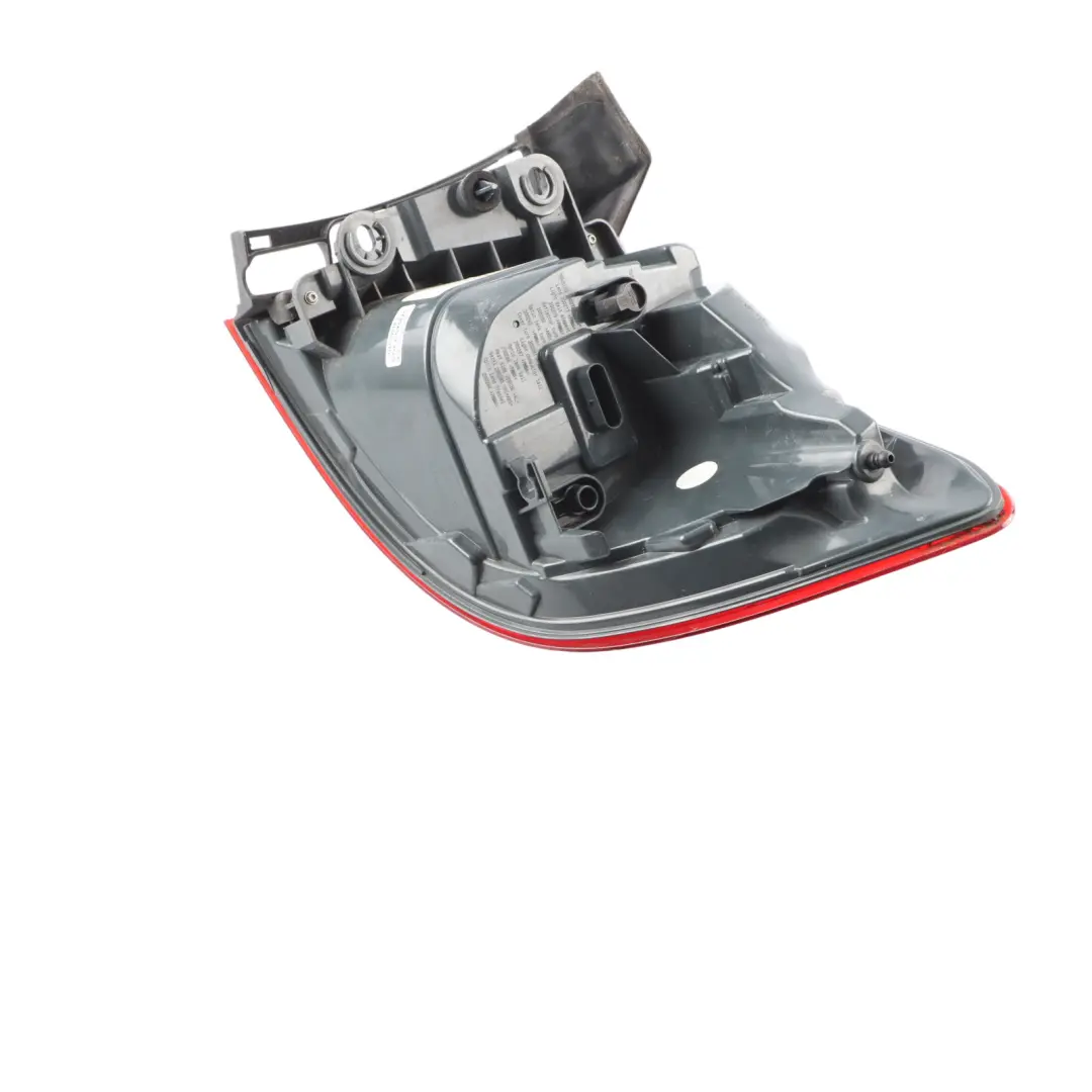 Lampa Tylna W Klapę Bagażnika Lewa do BMW F31 LCI Touring o numerze 7456529 BMW F31 LCI Touring Lampa Tylna W Klapę Bagażnika Lewa - SKU 7456529 - Numer Części 7456529
