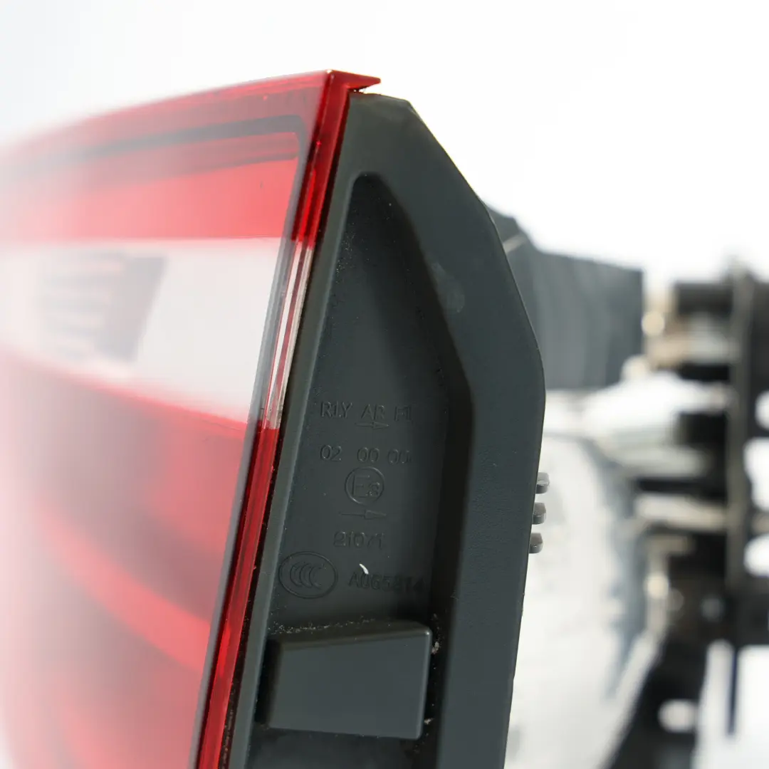 BMW F46 LCI Lampa Wewnętrzna Klapy Bagażnika Tył Prawo - SKU 7461610-1 - Numer Części 7461610