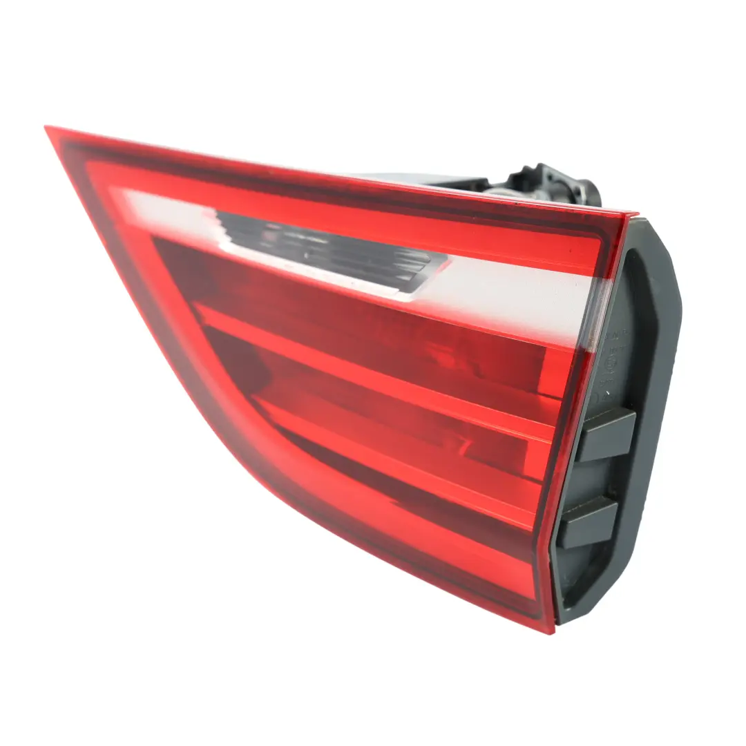 BMW F46 LCI Lampa Wewnętrzna Klapy Bagażnika Tył Prawo - SKU 7461610-1 - Numer Części 7461610