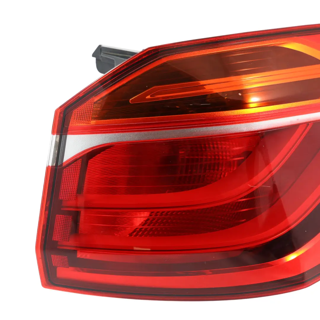 Luz Trasera Fender Exterior Panel Lateral Derecho para BMW F46 con número de pieza 7491346 BMW F46 Luz Trasera Fender Exterior Panel Lateral Derecho - SKU 7491346 - Número de pieza 7491346