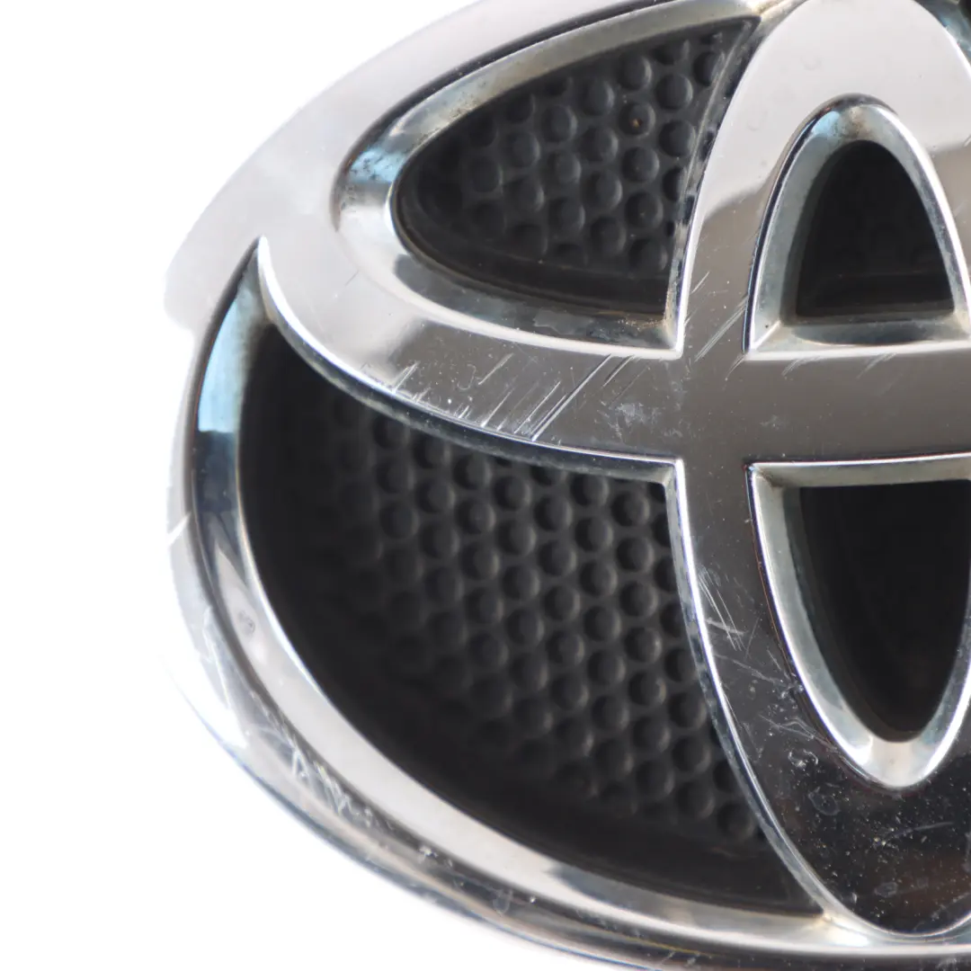 Front Emblem Badge to Toyota Avensis with Part number 75301-05010 Toyota Avensis Front Emblem Badge - SKU 75301-05010 - Part number 75301-05010