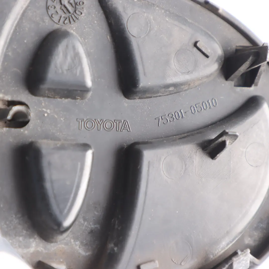 Front Emblem Badge to Toyota Avensis with Part number 75301-05010 Toyota Avensis Front Emblem Badge - SKU 75301-05010 - Part number 75301-05010