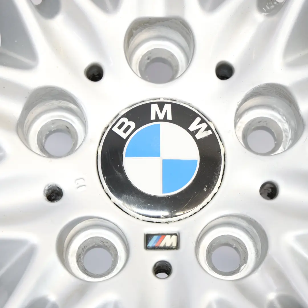 Srebrna Felga Aluminiowa 18" 8J ET:20 M Double Spoke 135 do BMW E60 o numerze 7905320 BMW E60 Srebrna Felga Aluminiowa 18" 8J ET:20 M Double Spoke 135 - SKU 7905320-1 - Numer Części 7905320