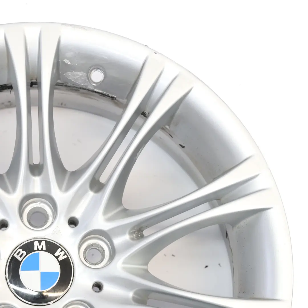 Srebrna Felga Aluminiowa 18" 8J ET:20 M Styling 135 do BMW E60 E61 o numerze 7905320 BMW E60 E61 Srebrna Felga Aluminiowa 18" 8J ET:20 M Styling 135 - SKU 7905320-7 - Numer Części 7905320