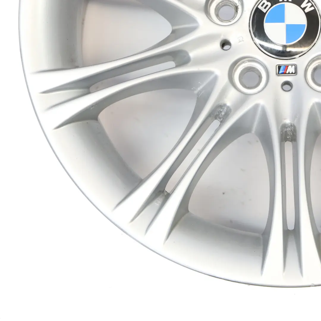 Cerchio In Lega Argento 18" 8J ET:20 M Doppie Razze 135 per BMW E60 E61 con numero di parte 7905320 BMW E60 E61 Cerchio In Lega Argento 18" 8J ET:20 M Doppie Razze 135 - SKU 7905320-7 - Numero di parte 7905320