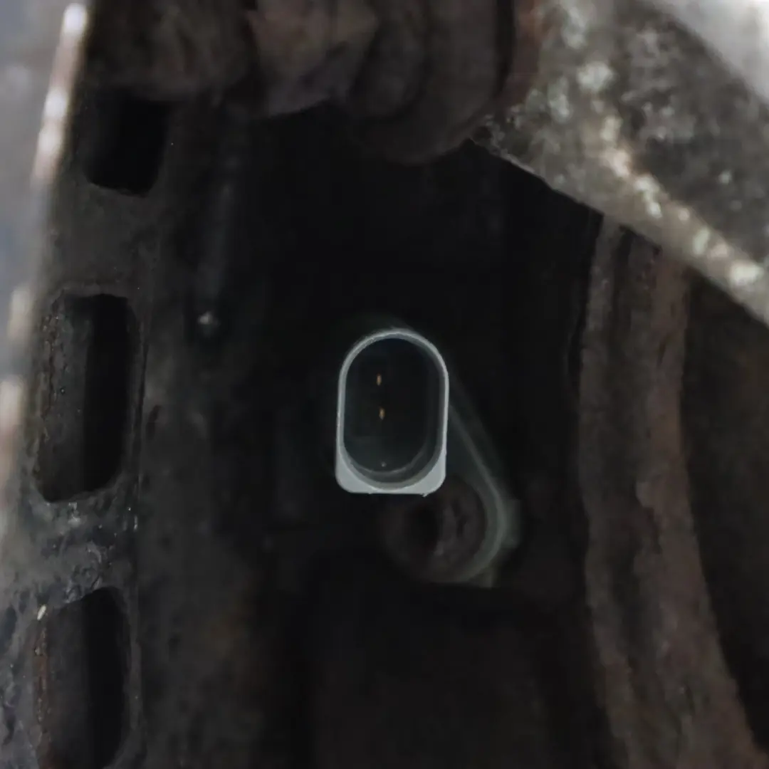 Volkswagen Touareg 7L Noga Zawieszenia Lewy Tył Zwrotnica Tarcza Zacisk - SKU 7L0505435B-1 - Numer Części 7L0505435B