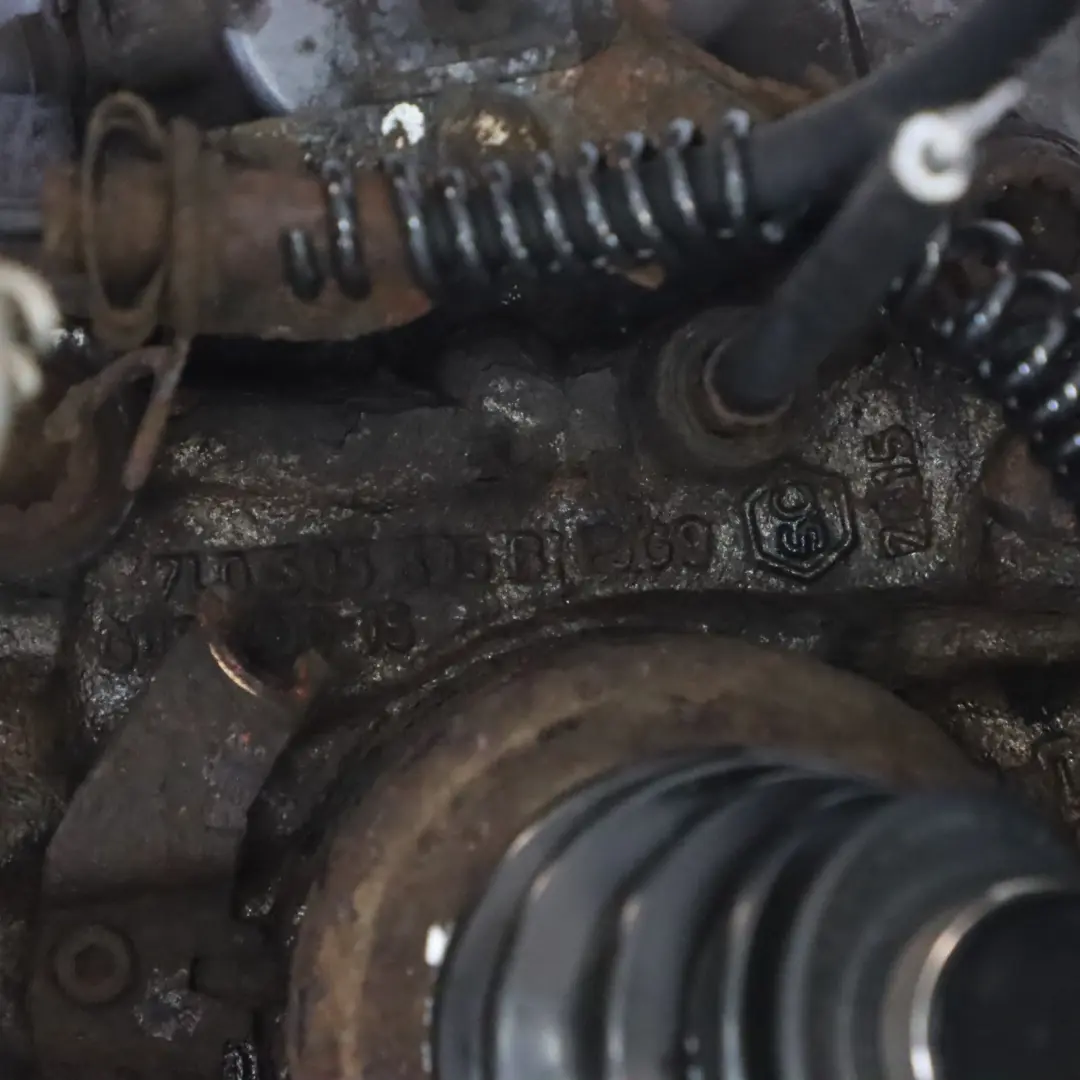 Volkswagen Touareg 7L Noga Zawieszenia Lewy Tył Zwrotnica Tarcza Zacisk - SKU 7L0505435B-1 - Numer Części 7L0505435B