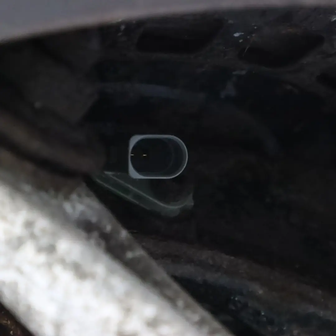 Volkswagen Touareg 7L Noga Zawieszenia Prawy Tył Zwrotnica Tarcza Zacisk - SKU 7L0505436B-1 - Numer Części 7L0505436B