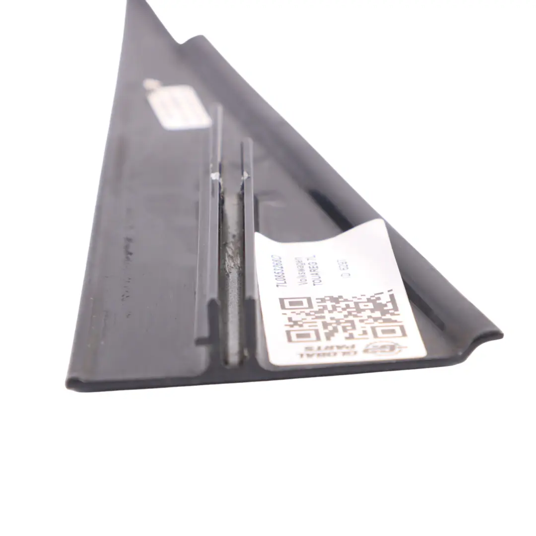 7L Cubierta Exterior De La Ventana Puerta Trasera Derecha para VW Touareg con número de pieza 7L0853268D VW Touareg 7L Cubierta Exterior De La Ventana Puerta Trasera Derecha - SKU 7L0853268D - Número de pieza 7L0853268D