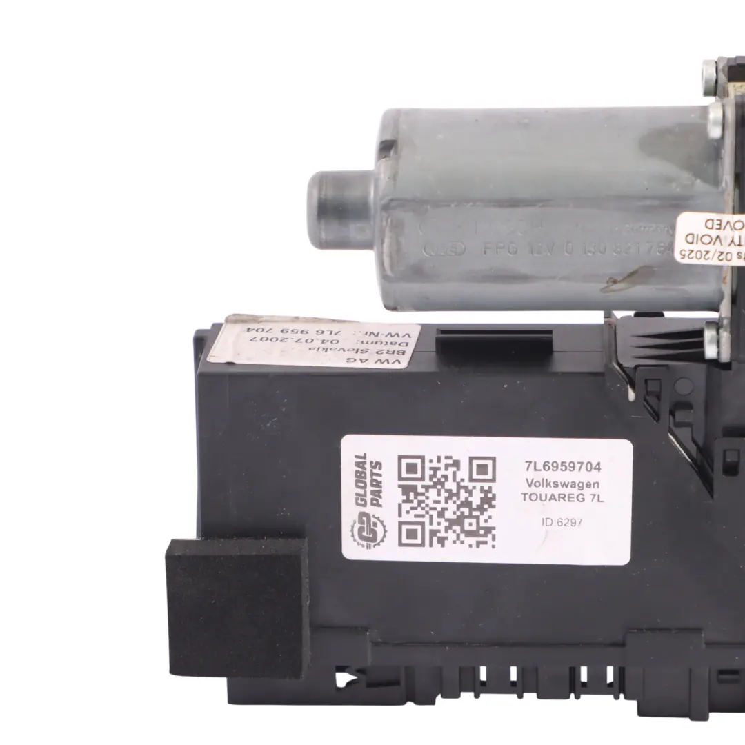 7L Rear Lifter Window Control Unit Right O/S to VW Volkswagen Touareg with Part number 7L6959704 VW Volkswagen Touareg 7L Rear Lifter Window Control Unit Right O/S - SKU 7L6959704 - Part number 7L6959704