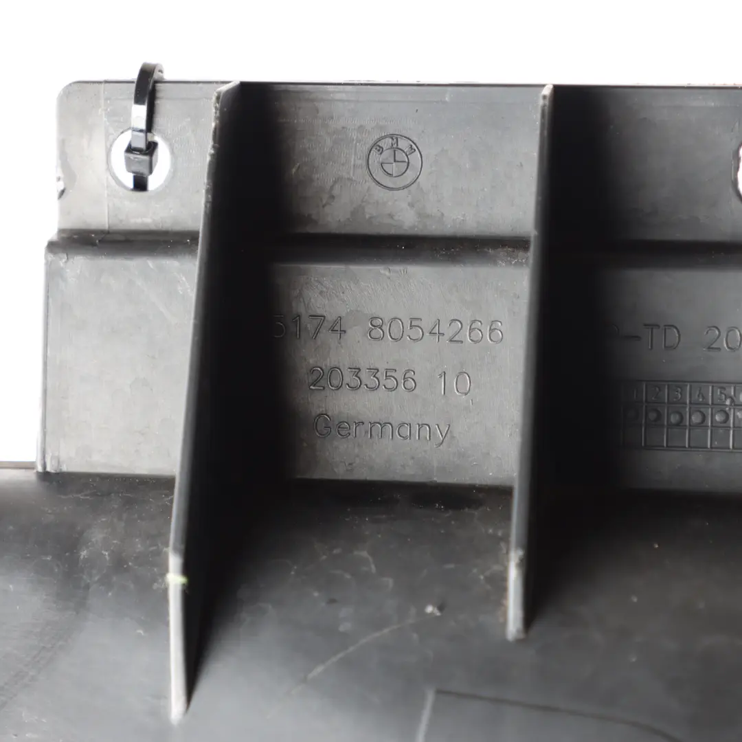 Przedni Prawy Kanał Prowadnica Powietrza do BMW F80 M3 F82 M4 o numerze 8054266 BMW F80 M3 F82 M4 Przedni Prawy Kanał Prowadnica Powietrza - SKU 8054266 - Numer Części 8054266