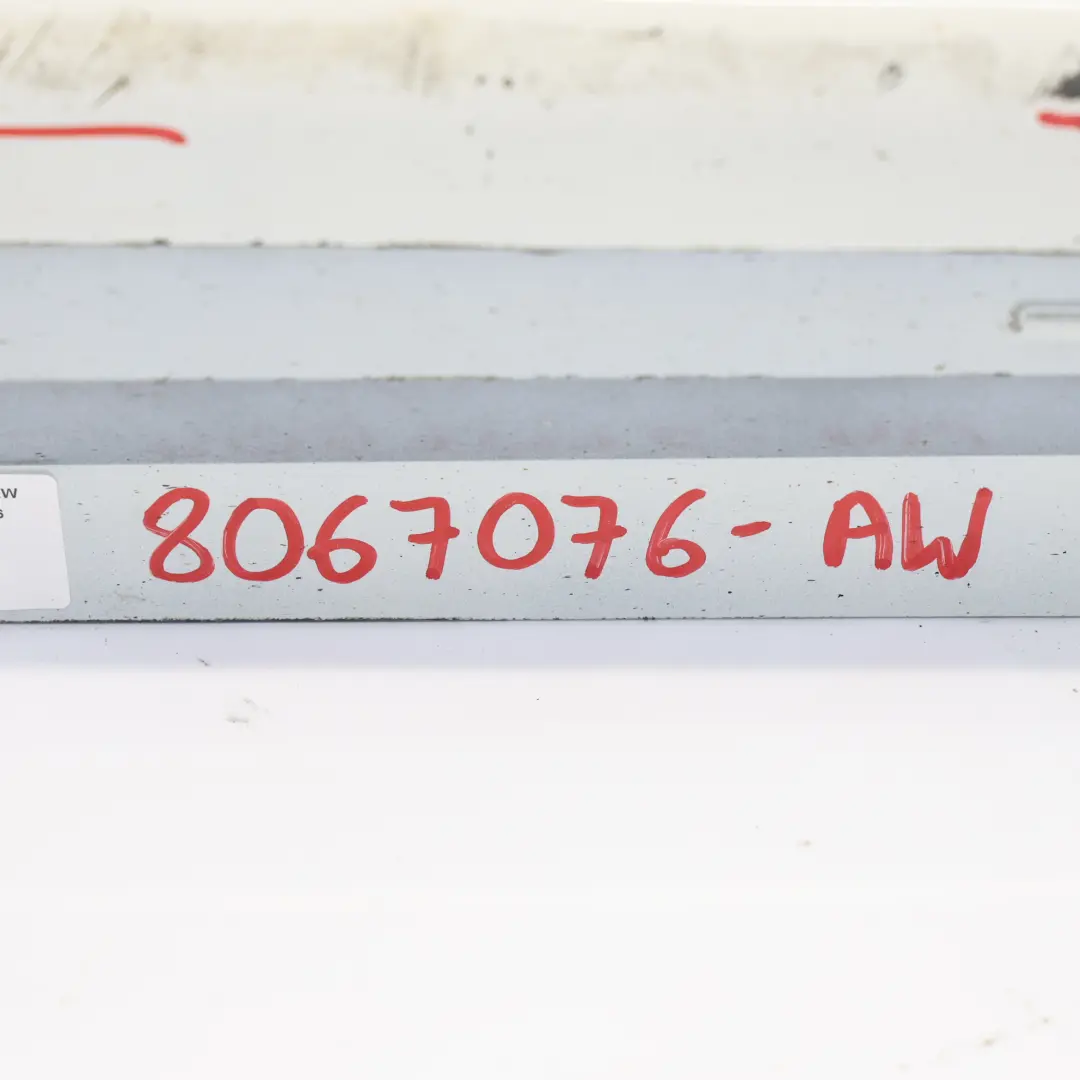 Davanzale Destro Gonna Laterale Alpinweiss 3 - 300 per BMW F46 GT M Sport con numero di parte 8067076 BMW F46 GT M Sport Davanzale Destro Gonna Laterale Alpinweiss 3 - 300 - SKU 8067076-AW - Numero di parte 8067076