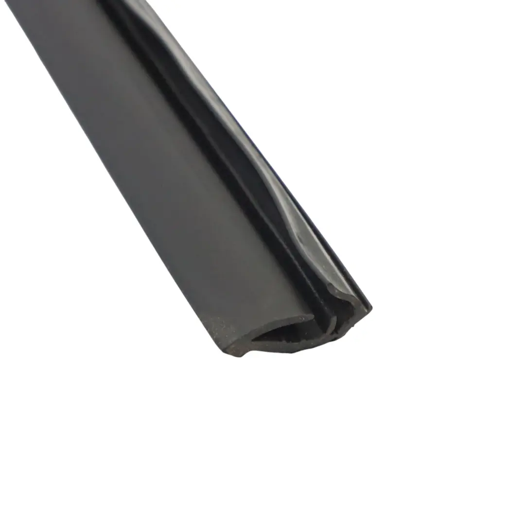 Guarnizione Guida Lunotto Posteriore Destra per Audi Q2 GA con numero di parte 81A839440B Audi Q2 GA Guarnizione Guida Lunotto Posteriore Destra - SKU 81A839440B - Numero di parte 81A839440B