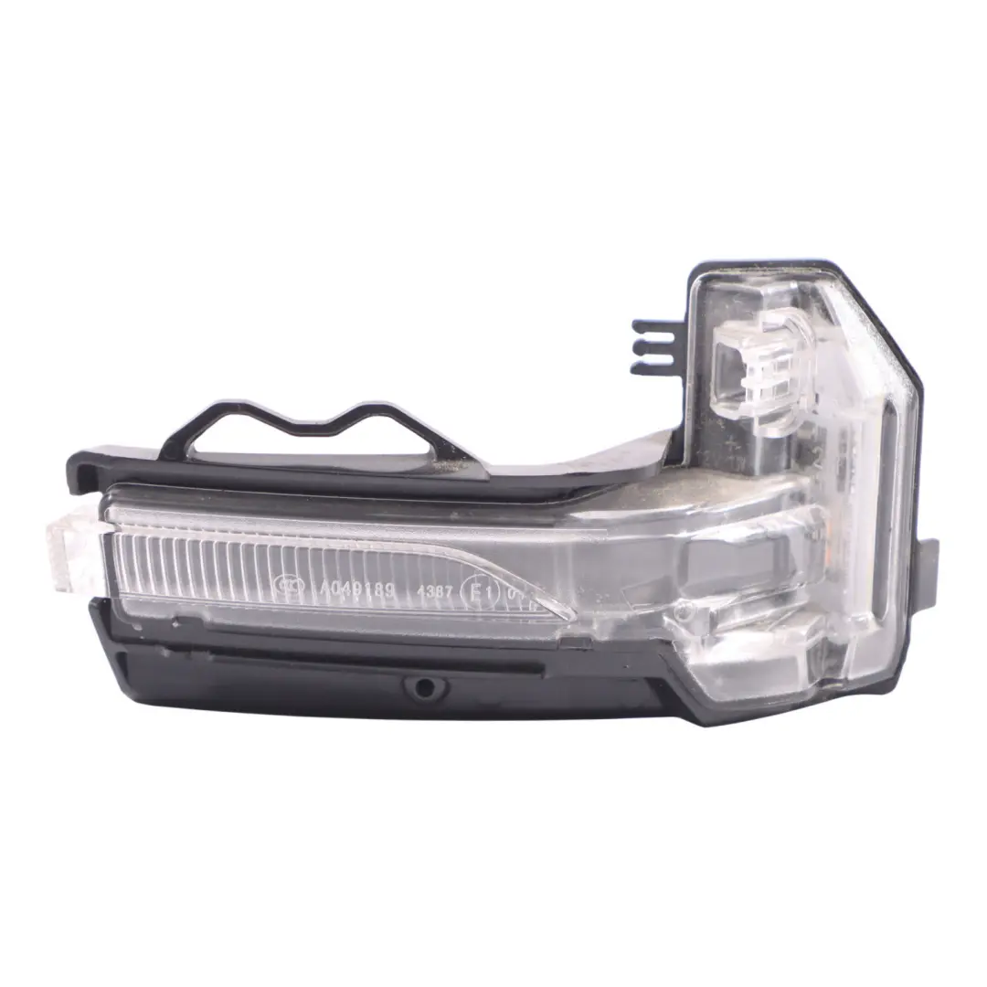 Specchietto Indicatore Ala Ripetitore Indicatore Destra per Audi Q2 GA con numero di parte 81A949102 Audi Q2 GA Specchietto Indicatore Ala Ripetitore Indicatore Destra - SKU 81A949102 - Numero di parte 81A949102