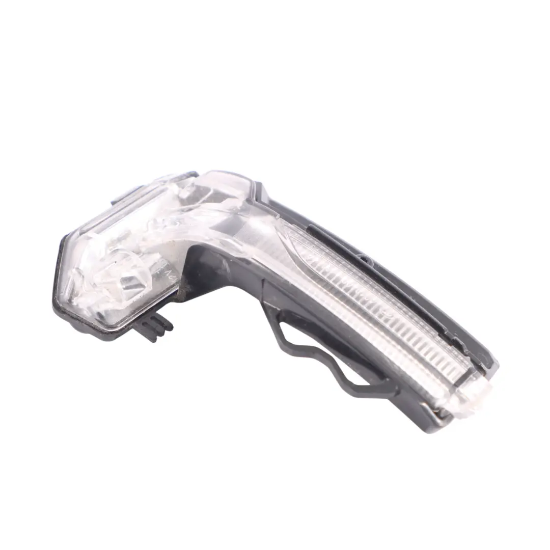 Rétroviseur Aile Clignotant Répétiteur Marqueur Droit pour Audi Q2 GA à propos du numéro de pièce 81A949102 Audi Q2 GA Rétroviseur Aile Clignotant Répétiteur Marqueur Droit - SKU 81A949102 - Numéro de pièce 81A949102