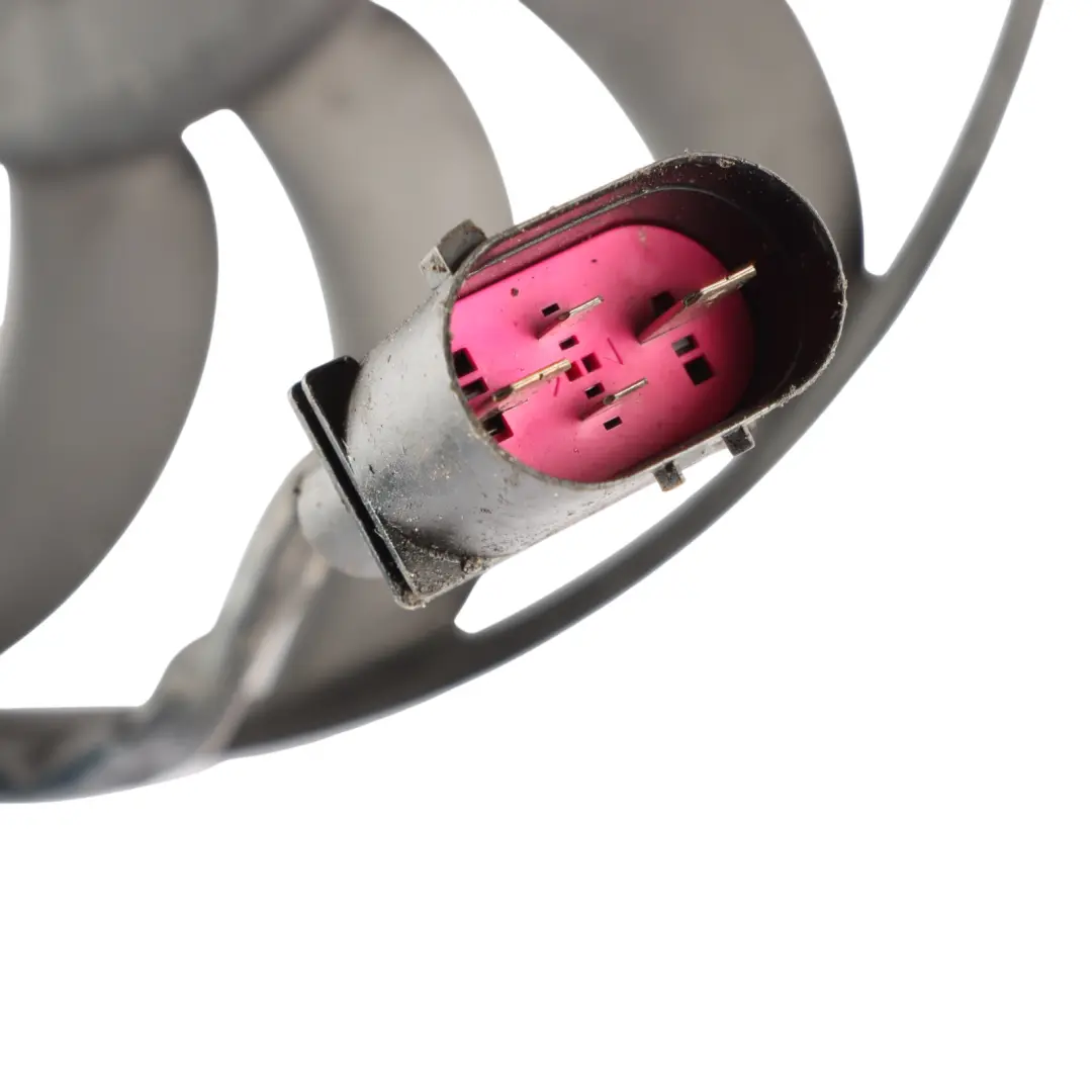 Radiator Fan Engine Motor Cooling to Audi A4 B7 with Part number 8E0121207E Audi A4 B7 Radiator Fan Engine Motor Cooling - SKU 8E0121207E - Part number 8E0121207E