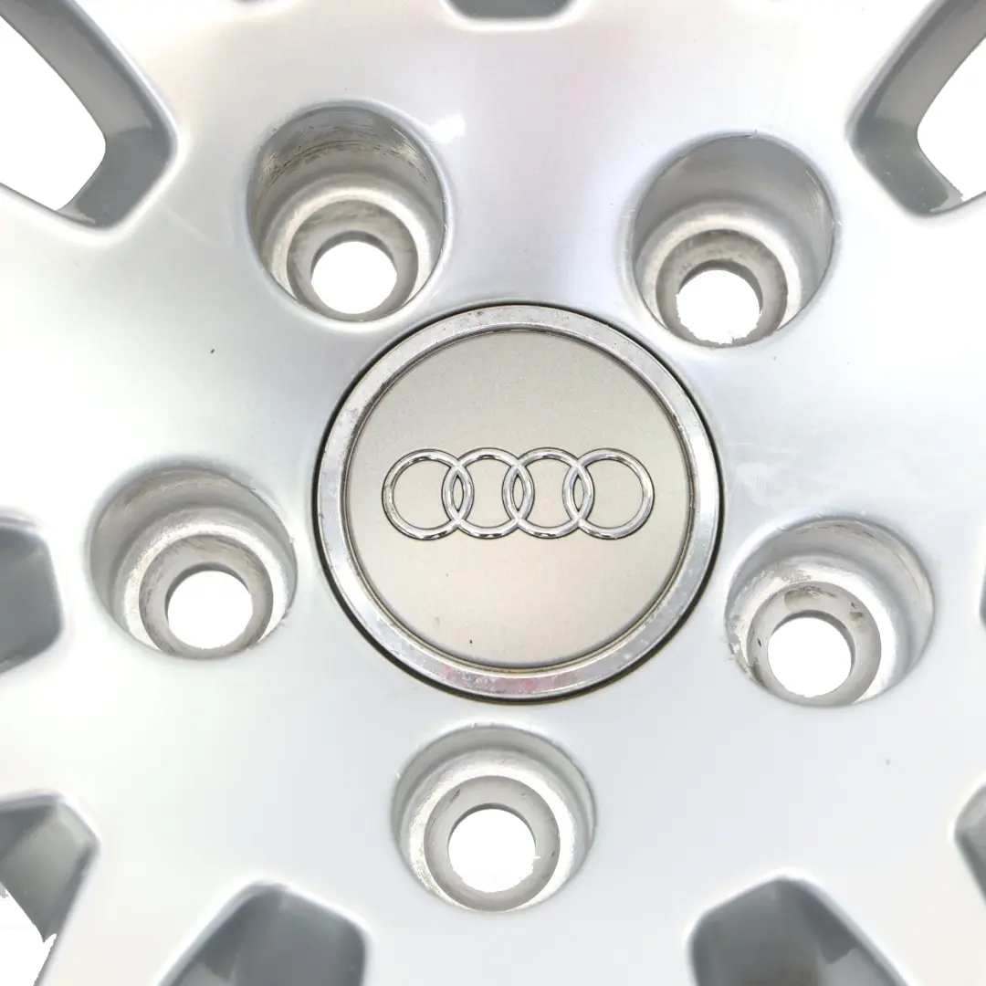 Llanta De Aleación Plateada 18" ET:43 8J para Audi A4 B7 8E con número de pieza 8E0601025BF Audi A4 B7 8E Llanta De Aleación Plateada 18" ET:43 8J - SKU 8E0601025BF-1 - Número de pieza 8E0601025BF