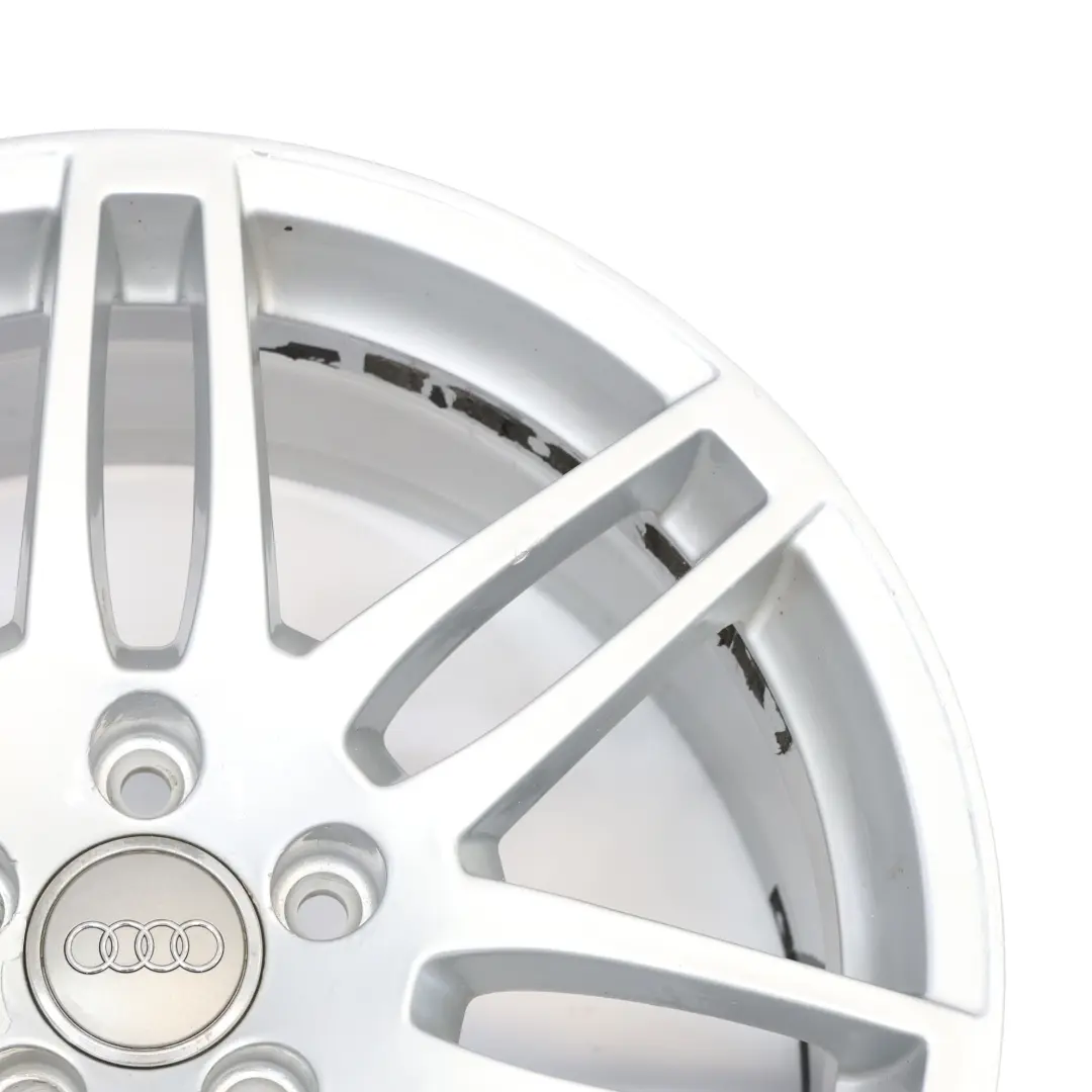 Jante en alliage argenté 18" ET:43 8J pour Audi A4 B7 8E à propos du numéro de pièce 8E0601025BF Audi A4 B7 8E Jante en alliage argenté 18" ET:43 8J - SKU 8E0601025BF-2 - Numéro de pièce 8E0601025BF