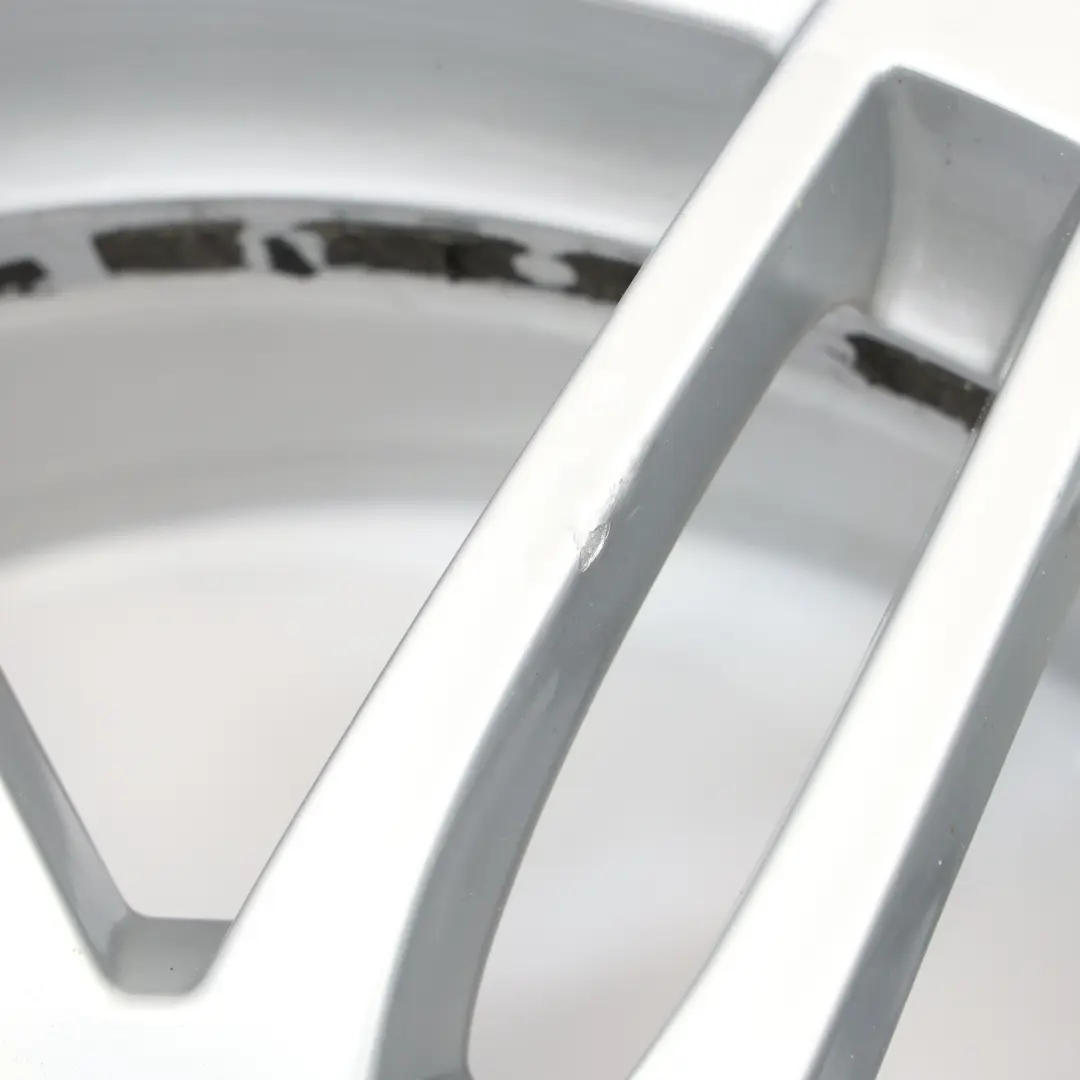 Silberne Leichtmetallfelge Alufelge 18" ET:43 8J für Audi A4 B7 8E mit Teilenummer 8E0601025BF Audi A4 B7 8E Silberne Leichtmetallfelge Alufelge 18" ET:43 8J - SKU 8E0601025BF-2 - Teilenummer 8E0601025BF