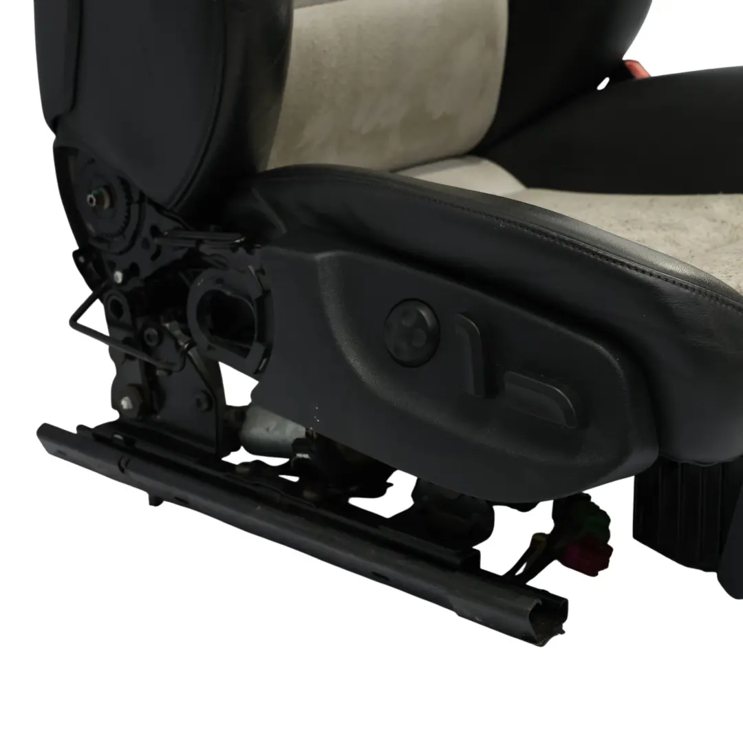 Fotel Sport Recaro Prawy Przód Grzany Skóra Alcantara do Audi A4 S4 B7 o numerze 8E0881802L Audi A4 S4 B7 Fotel Sport Recaro Prawy Przód Grzany Skóra Alcantara - SKU 8E0881802L-1 - Numer Części 8E0881802L