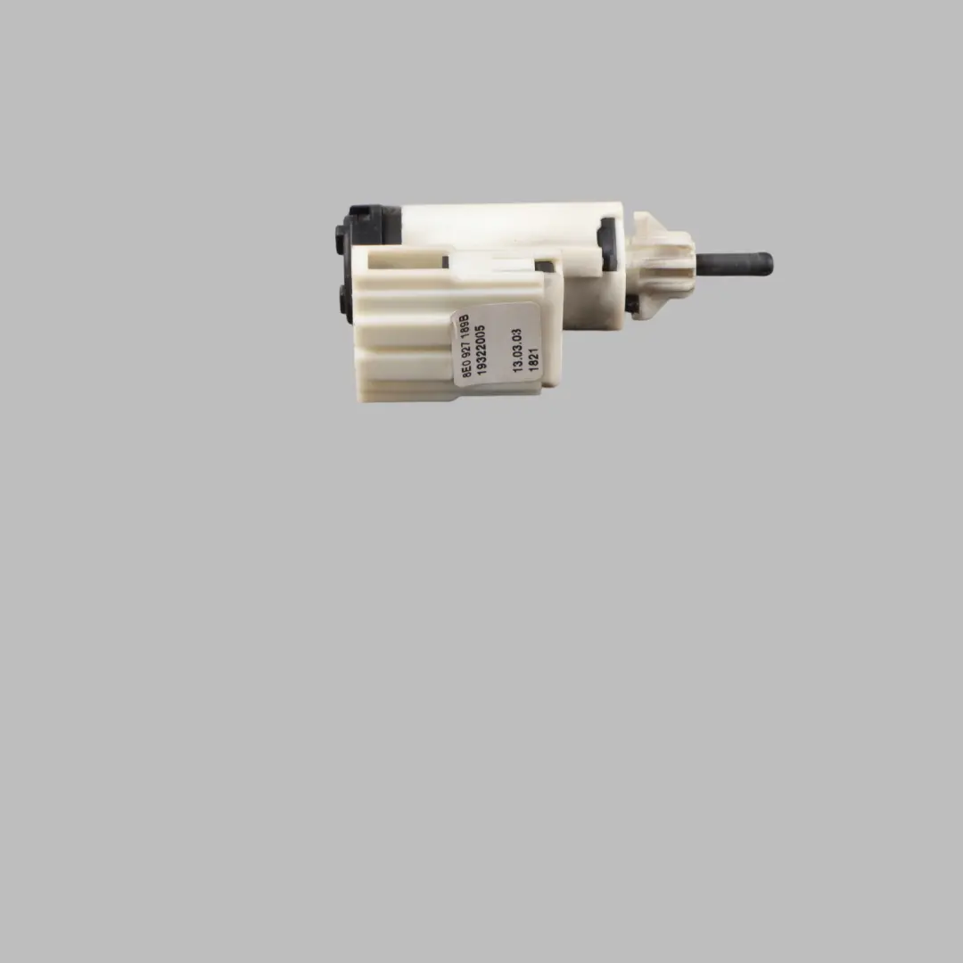 Przełącznik Czujnika Pedału Sprzęgła Hamulca do Audi S4 B6 o numerze 8E0927189B Audi S4 B6 Przełącznik Czujnika Pedału Sprzęgła Hamulca - SKU 8E0927189B - Numer Części 8E0927189B