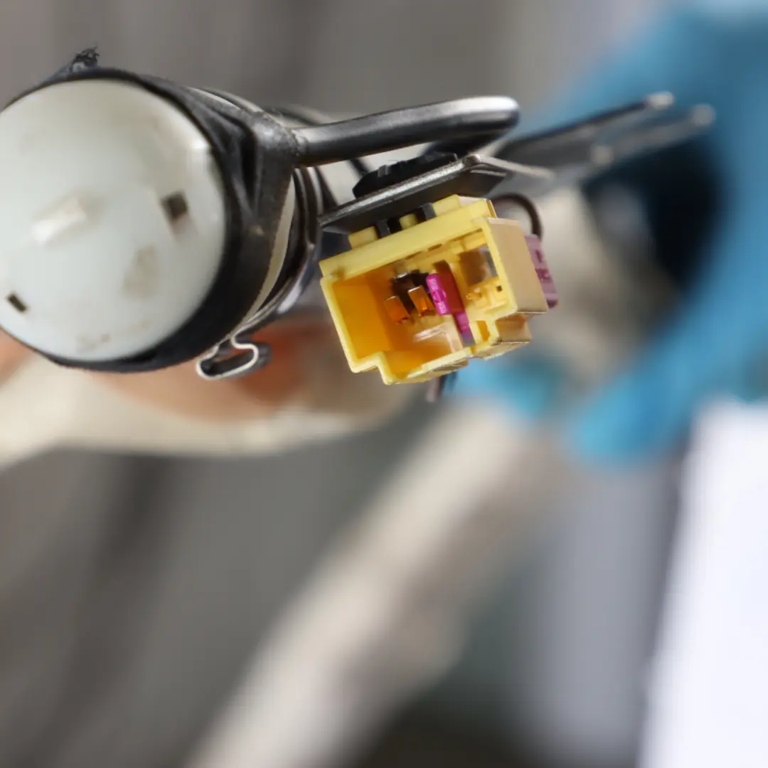 Head Roof Curtain Air Module Left N/S to Audi A4 S4 B6 with Part number 8E5880741A Audi A4 S4 B6 Head Roof Curtain Air Module Left N/S - SKU 8E5880741A - Part number 8E5880741A