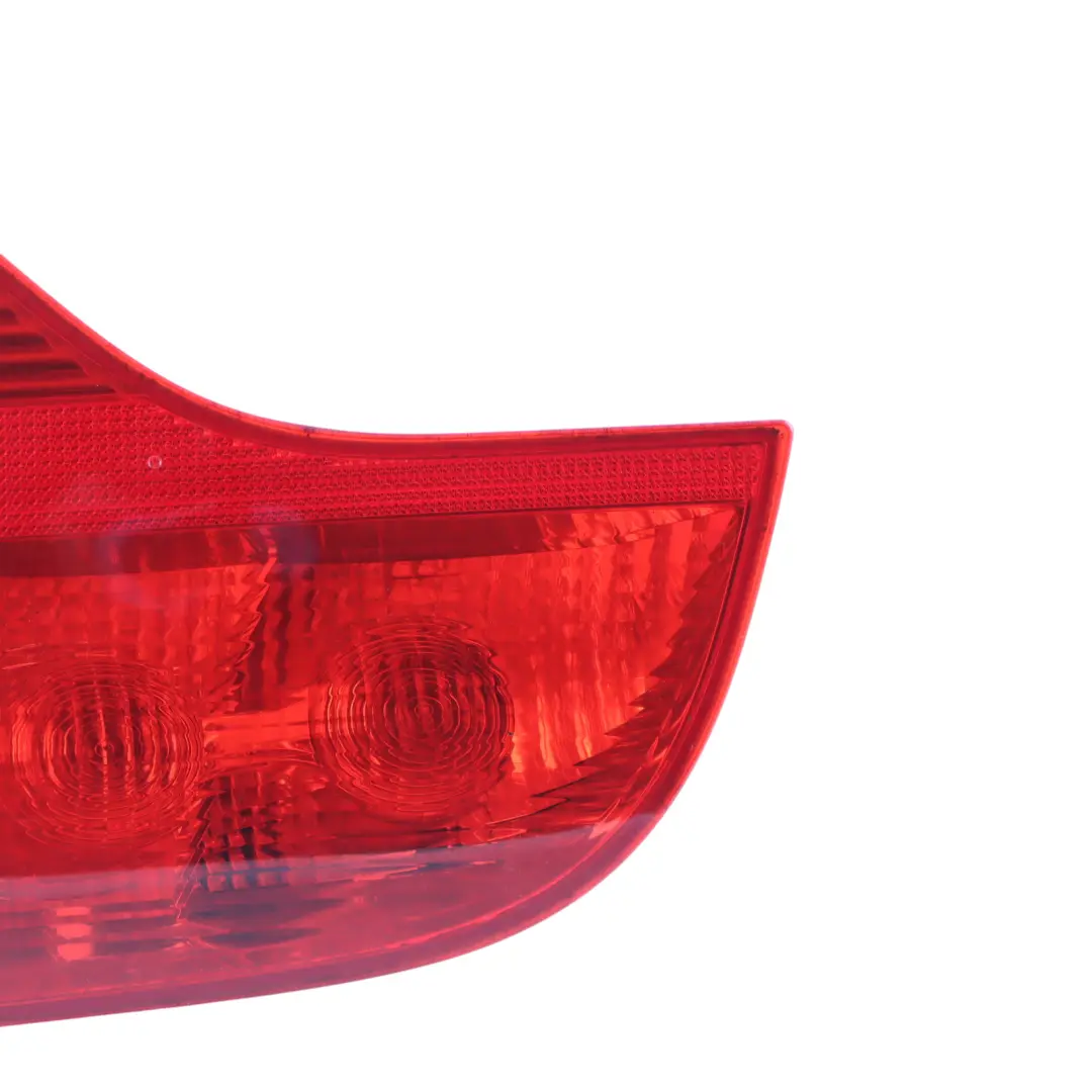 Feu Arrière Coffre Hayon Droit pour Audi A4 B7 à propos du numéro de pièce 8E9945094A Audi A4 B7 Feu Arrière Coffre Hayon Droit - SKU 8E9945094A - Numéro de pièce 8E9945094A