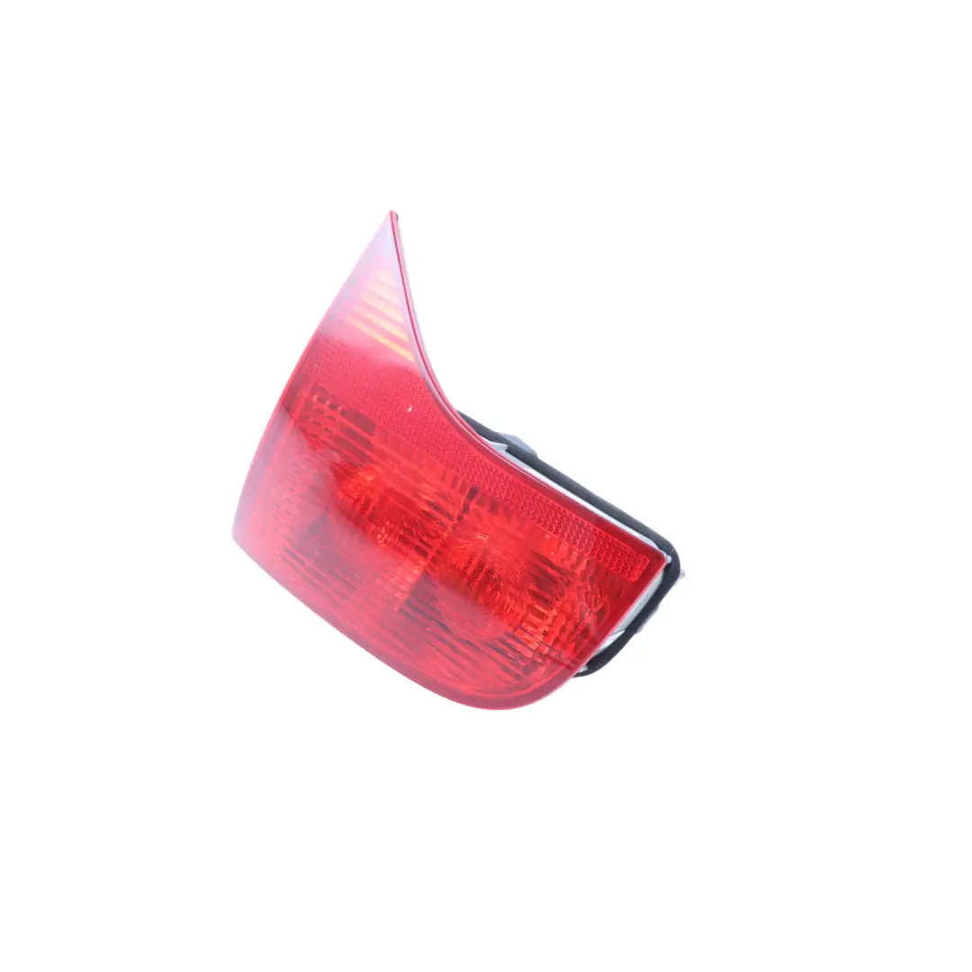 Feu Arrière Coffre Hayon Droit pour Audi A4 B7 à propos du numéro de pièce 8E9945094A Audi A4 B7 Feu Arrière Coffre Hayon Droit - SKU 8E9945094A - Numéro de pièce 8E9945094A