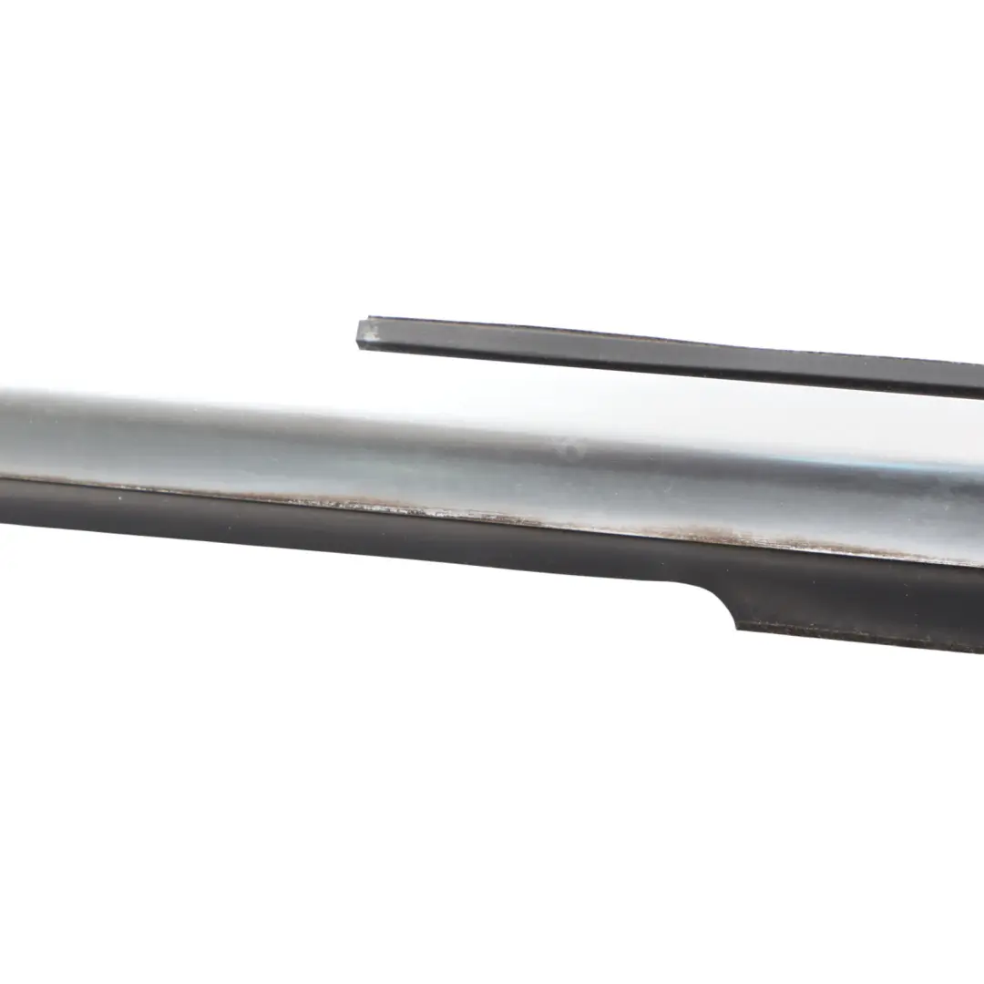 Listwa Zgarniająca Szyby Przód Prawo do Audi A4 B8 o numerze 8H0837478B Audi A4 B8 Listwa Zgarniająca Szyby Przód Prawo - SKU 8H0837478B - Numer Części 8H0837478B