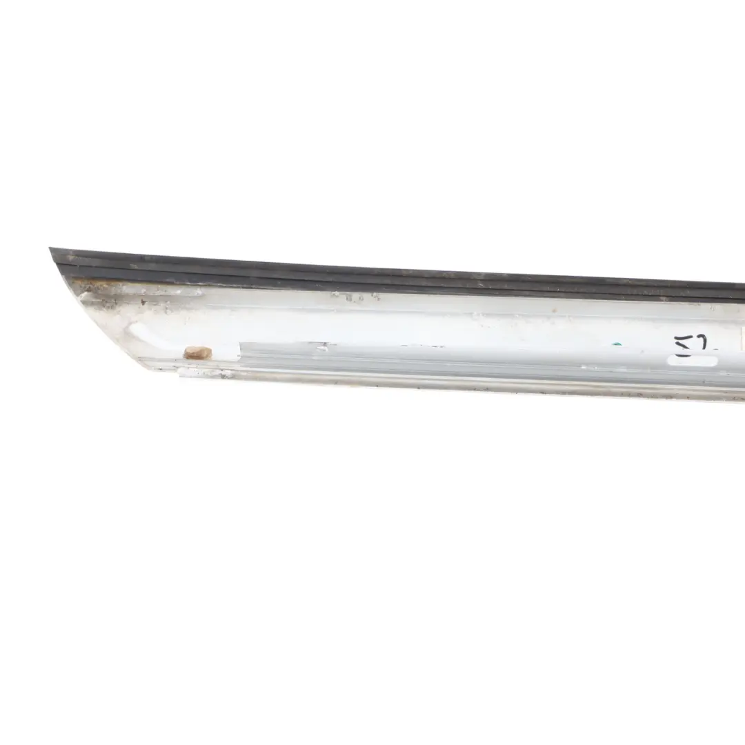Pannello Di Rivestimento Del Montante A Destro Cromo per Audi A4 B7 Cabrio con numero di parte 8H0853266 Audi A4 B7 Cabrio Pannello Di Rivestimento Del Montante A Destro Cromo - SKU 8H0853266 - Numero di parte 8H0853266