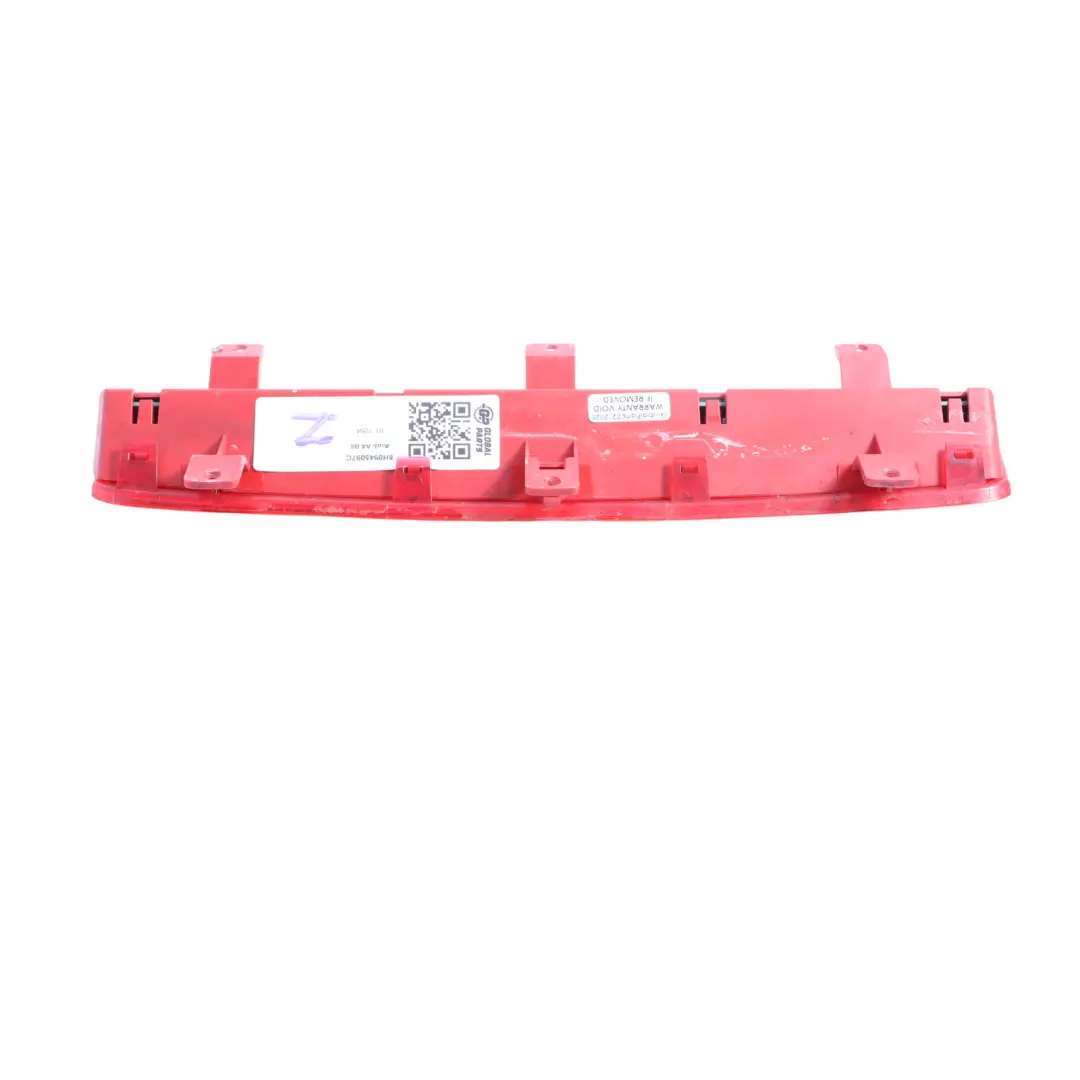 Luce Freno Posteriore Terza Lampada Stop Centrale per Audi A4 B8 con numero di parte 8H0945097C Audi A4 B8 Luce Freno Posteriore Terza Lampada Stop Centrale - SKU 8H0945097C - Numero di parte 8H0945097C