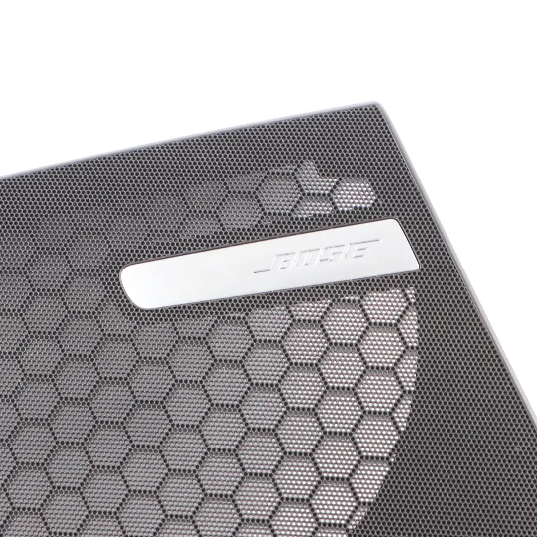 Vordere Tür Lautsprecher Trim Abdeckung Panel Bose Rechts für Audi TT 8J mit Teilenummer 8J0035406A Audi TT 8J Vordere Tür Lautsprecher Trim Abdeckung Panel Bose Rechts - SKU 8J0035406A - Teilenummer 8J0035406A