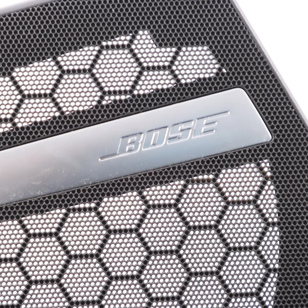 Puerta Delantera Altavoz Recubrimiento Panel Bose Derecha para Audi TT 8J con número de pieza 8J0035406A Audi TT 8J Puerta Delantera Altavoz Recubrimiento Panel Bose Derecha - SKU 8J0035406A - Número de pieza 8J0035406A