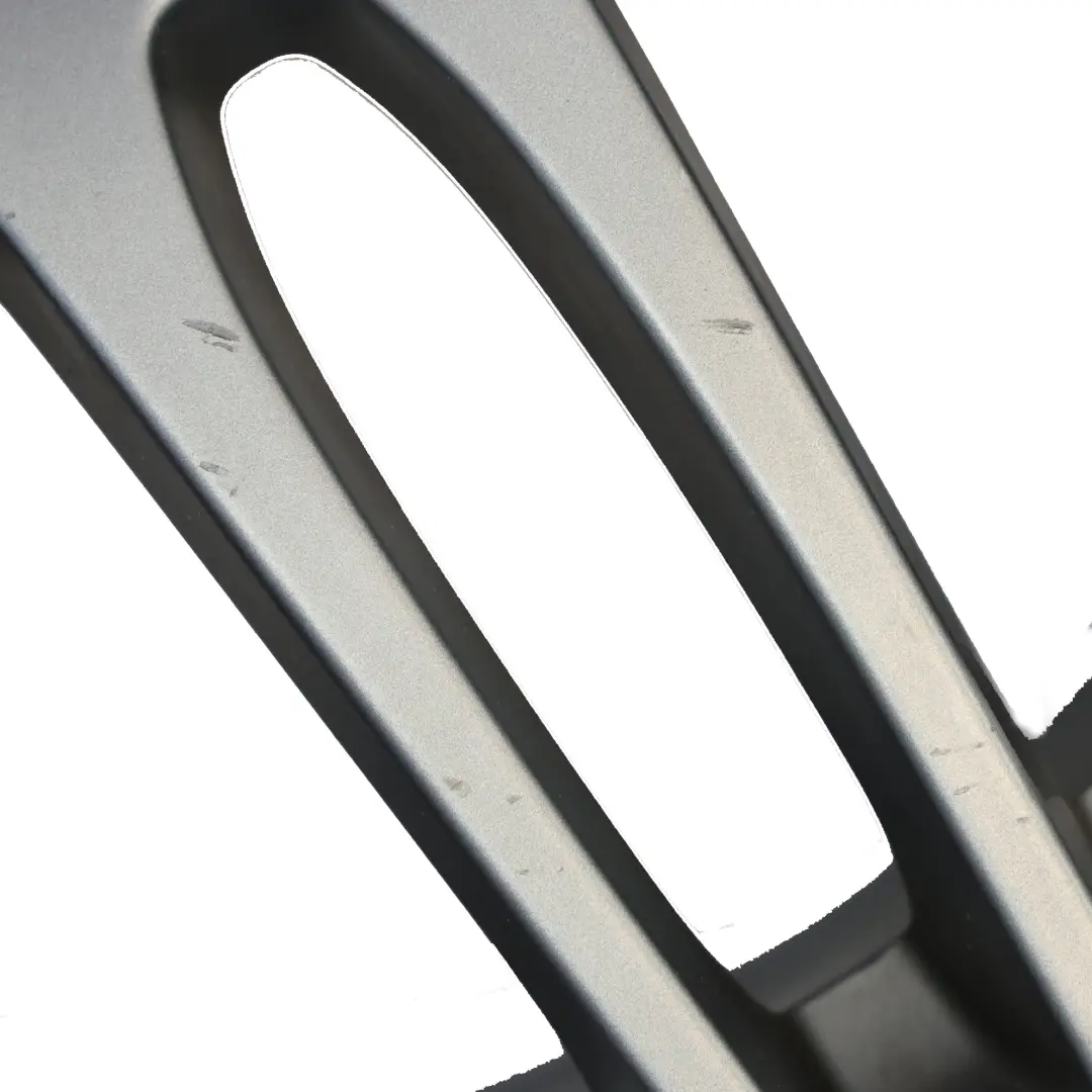 Mk2 8J Felga Aluminiowa Srebrna 19" 9J ET:52 do Audi TT o numerze 8J0601025N Audi TT Mk2 8J Felga Aluminiowa Srebrna 19" 9J ET:52 - SKU 8J0601025N-1 - Numer Części 8J0601025N