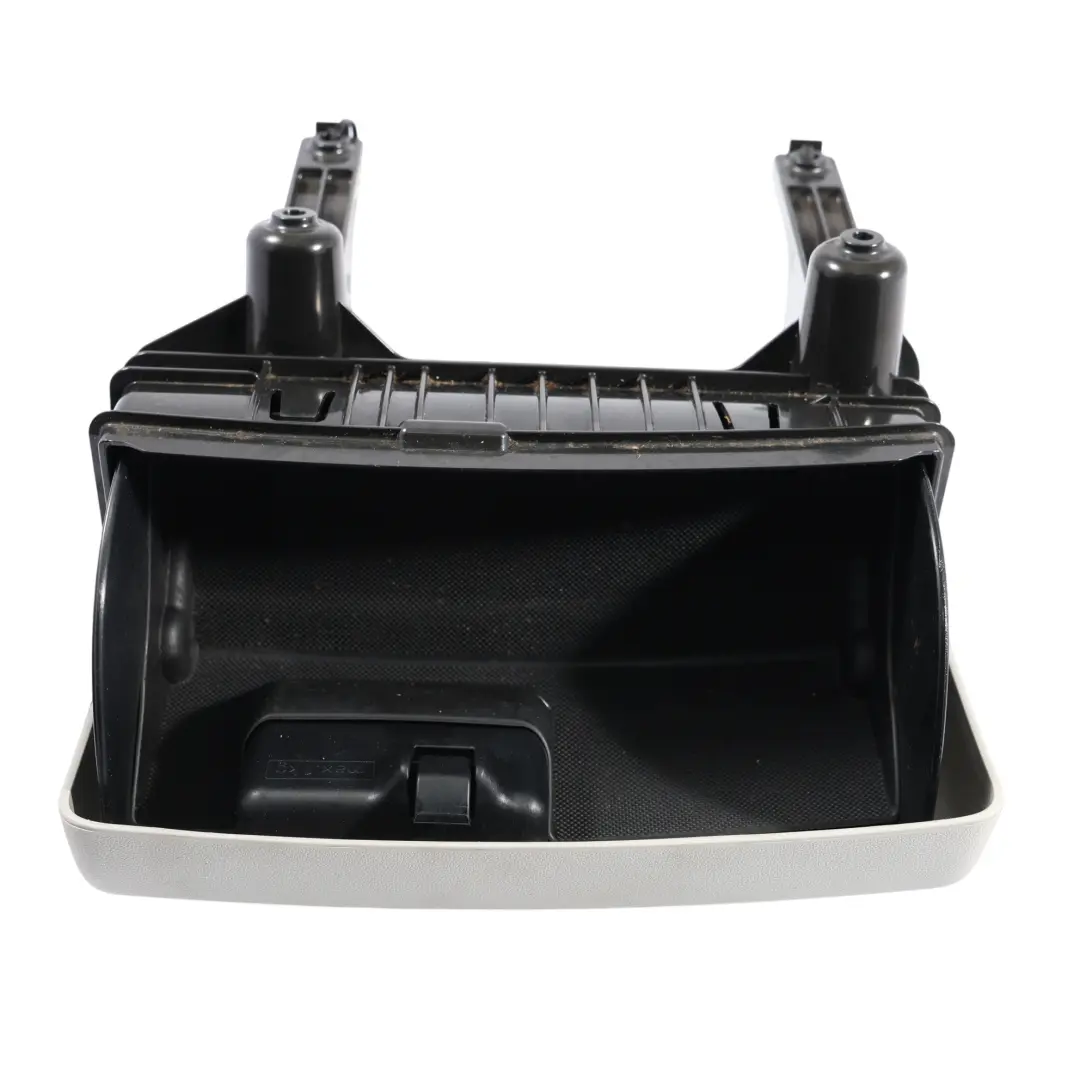 Audi A6 C6 Schowek Przesłona Pod Fotel Prawy Przód Biały - SKU 4F0882628 - Numer Części 4F0882628