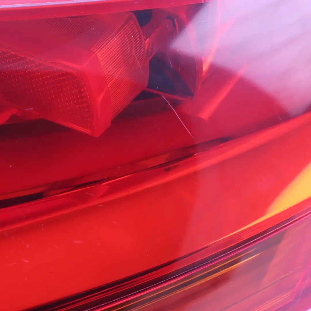 Audi TT 8J Feu arrière droit Lumière Couvercle de coffre Coffre hayon - SKU 8J0945096B - Numéro de pièce 8J0945096B