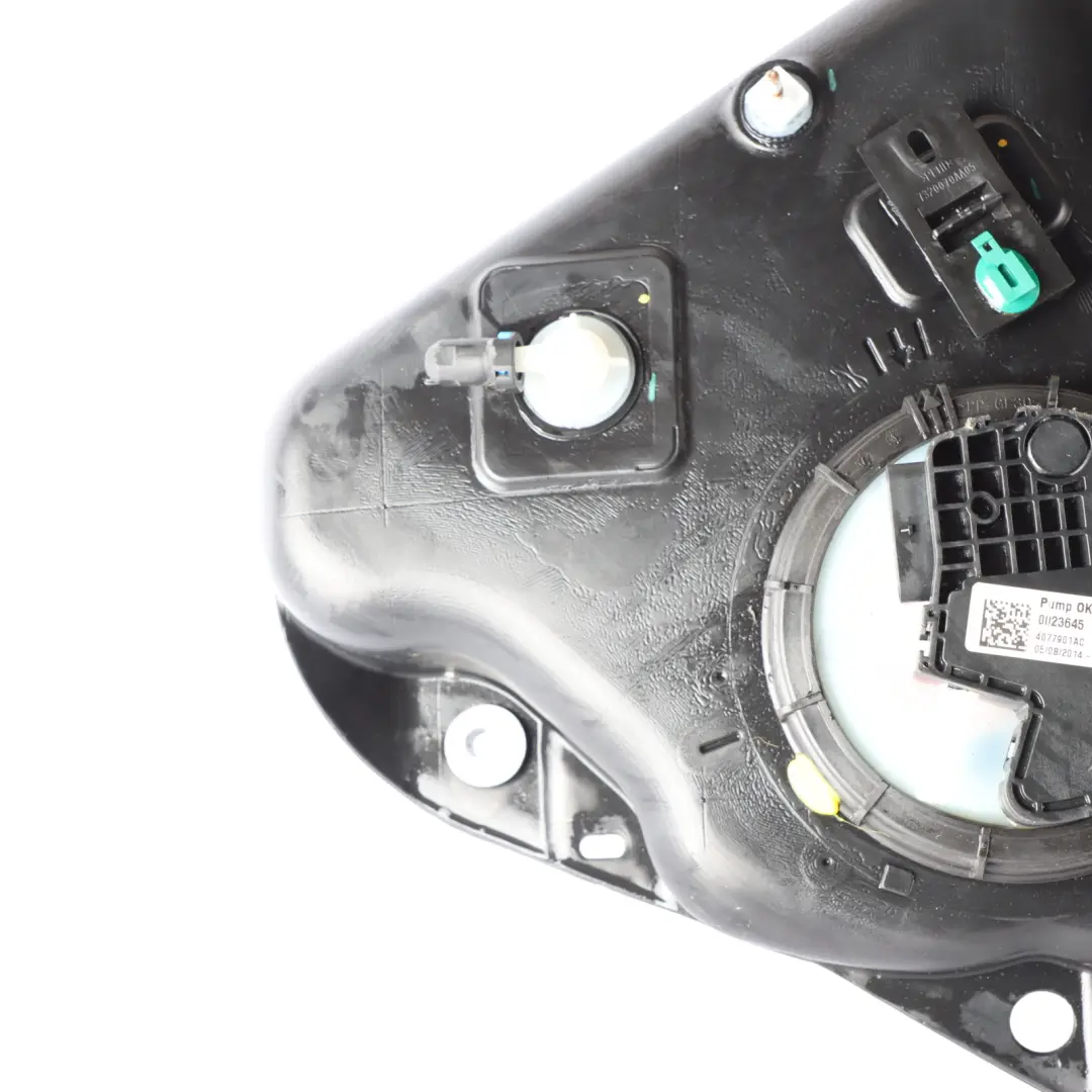 Audi A4 B8 2.0 TDI Diesel Réservoir De Carburant Additif Adblue - SKU 8K0131877R - Numéro de pièce 8K0131877R