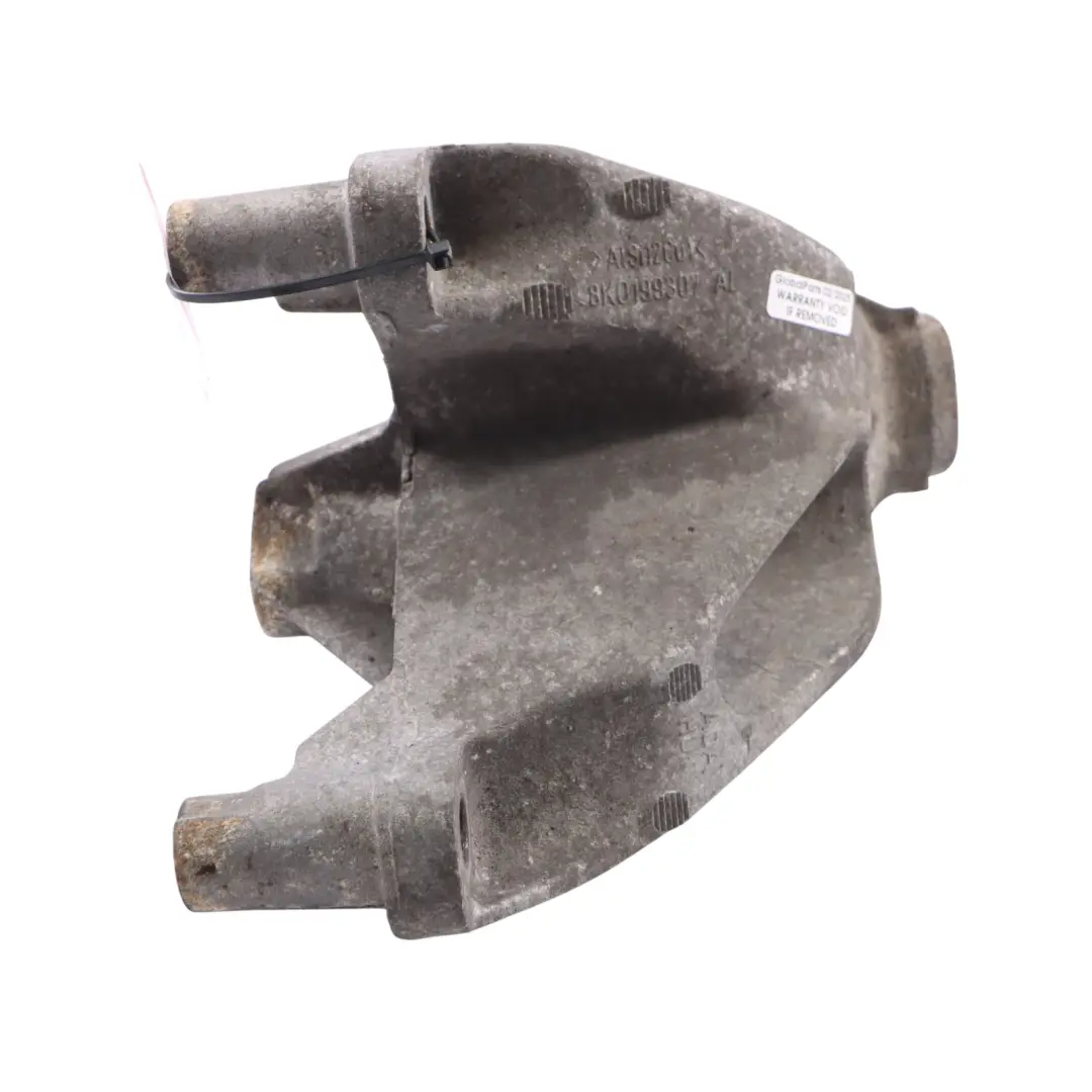 Lewy Uchwyt Podtrzymujący Silnik Łapa do Audi A5 8T o numerze 8K0199307CC Audi A5 8T Lewy Uchwyt Podtrzymujący Silnik Łapa - SKU 8K0199307CC - Numer Części 8K0199307CC