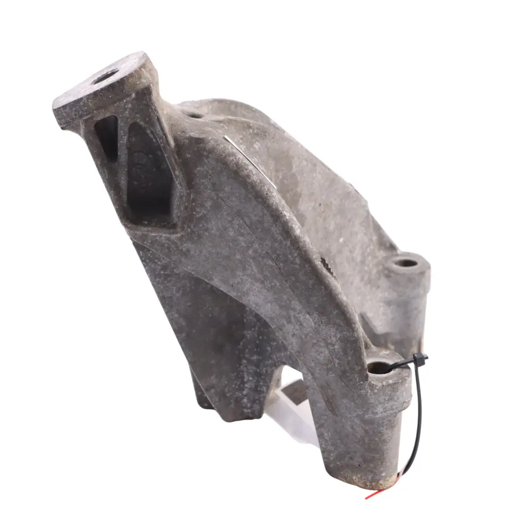 Lewy Uchwyt Podtrzymujący Silnik Łapa do Audi A5 8T o numerze 8K0199307CC Audi A5 8T Lewy Uchwyt Podtrzymujący Silnik Łapa - SKU 8K0199307CC - Numer Części 8K0199307CC