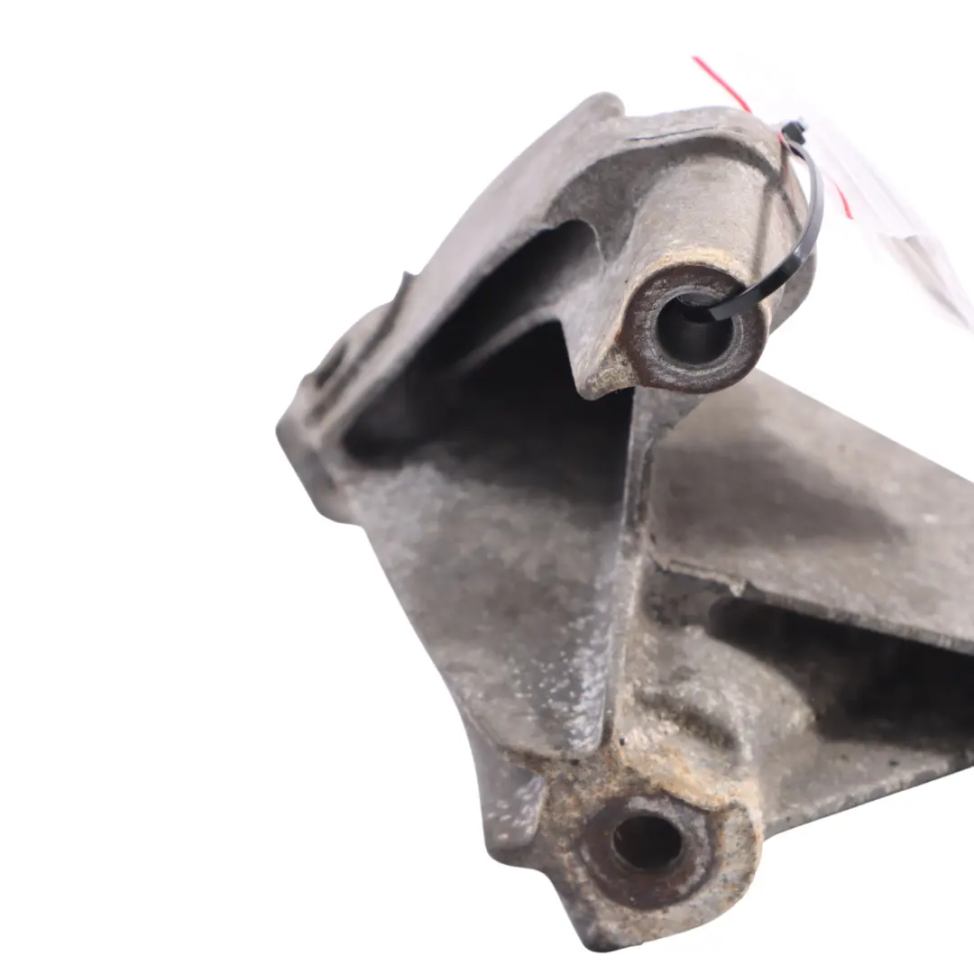 Lewy Uchwyt Podtrzymujący Silnik Łapa do Audi A5 8T o numerze 8K0199307CC Audi A5 8T Lewy Uchwyt Podtrzymujący Silnik Łapa - SKU 8K0199307CC - Numer Części 8K0199307CC