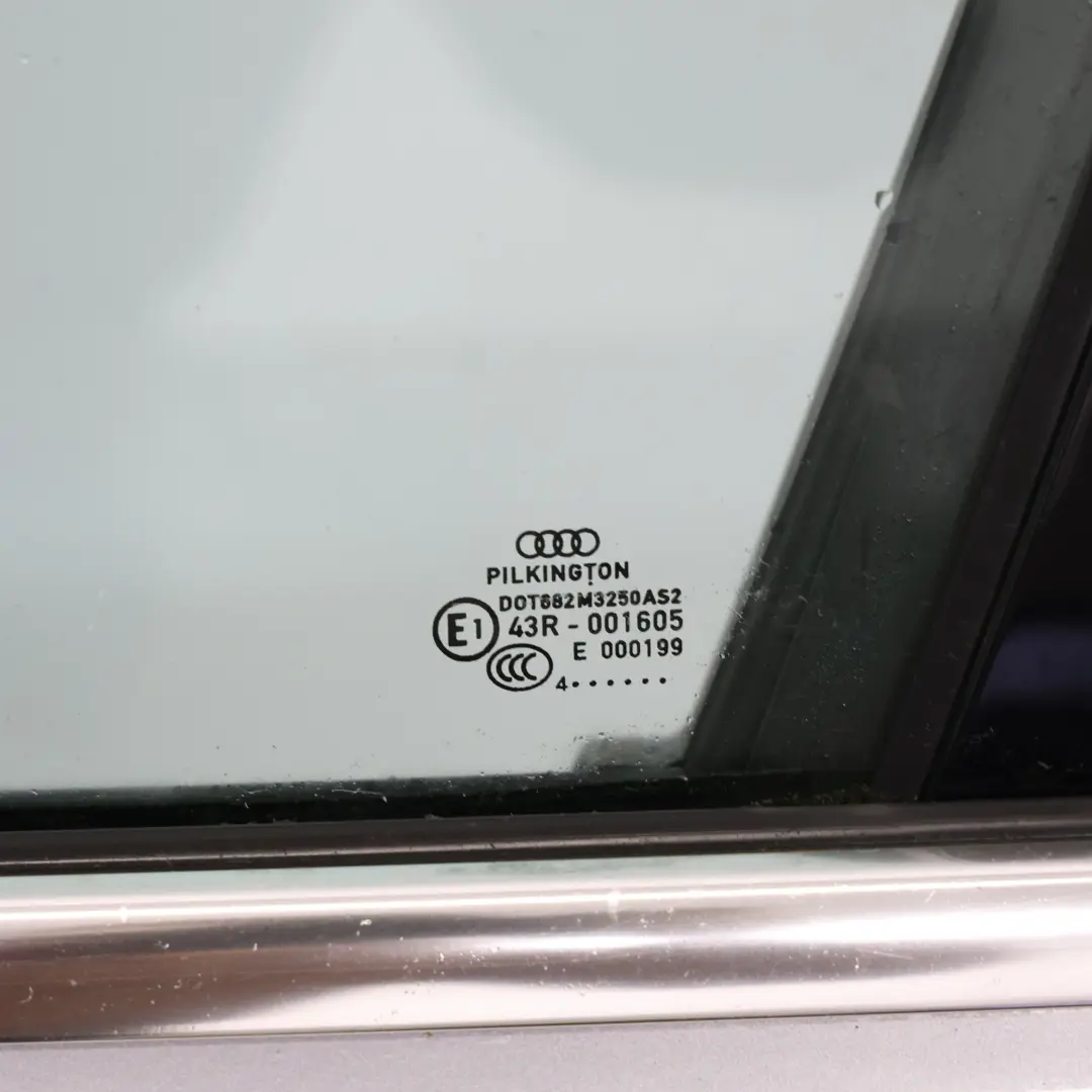 Puerta Delantera Izquierda Panel Cubre Puerta Foil Silver - Z7G para Audi A4 B8 con número de pieza 8K0831051J Audi A4 B8 Puerta Delantera Izquierda Panel Cubre Puerta Foil Silver - Z7G - SKU 8K0831051J-FSI - Número de pieza 8K0831051J